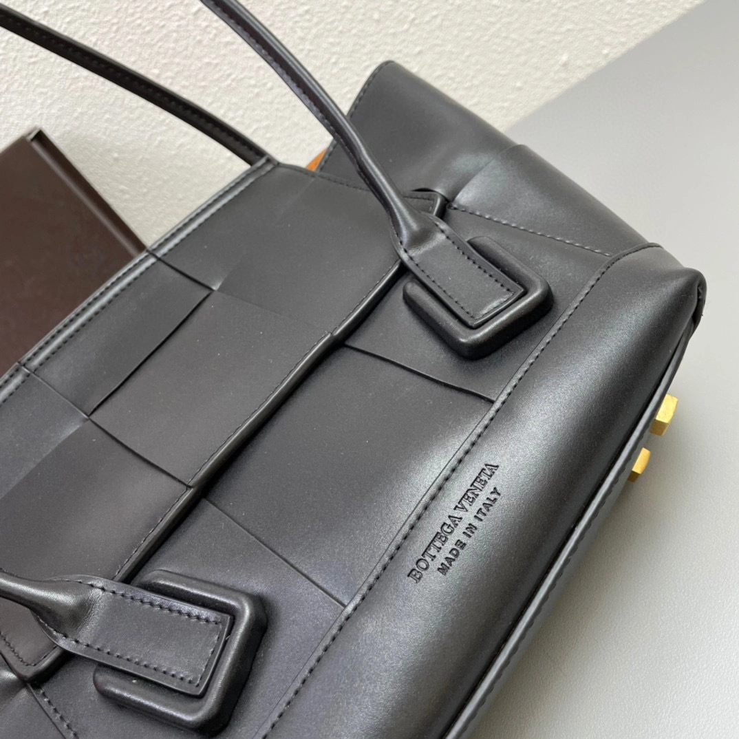 Air- 575943-VMAP1-1229 THE ARCO cowhide item：BT-B225J1805C