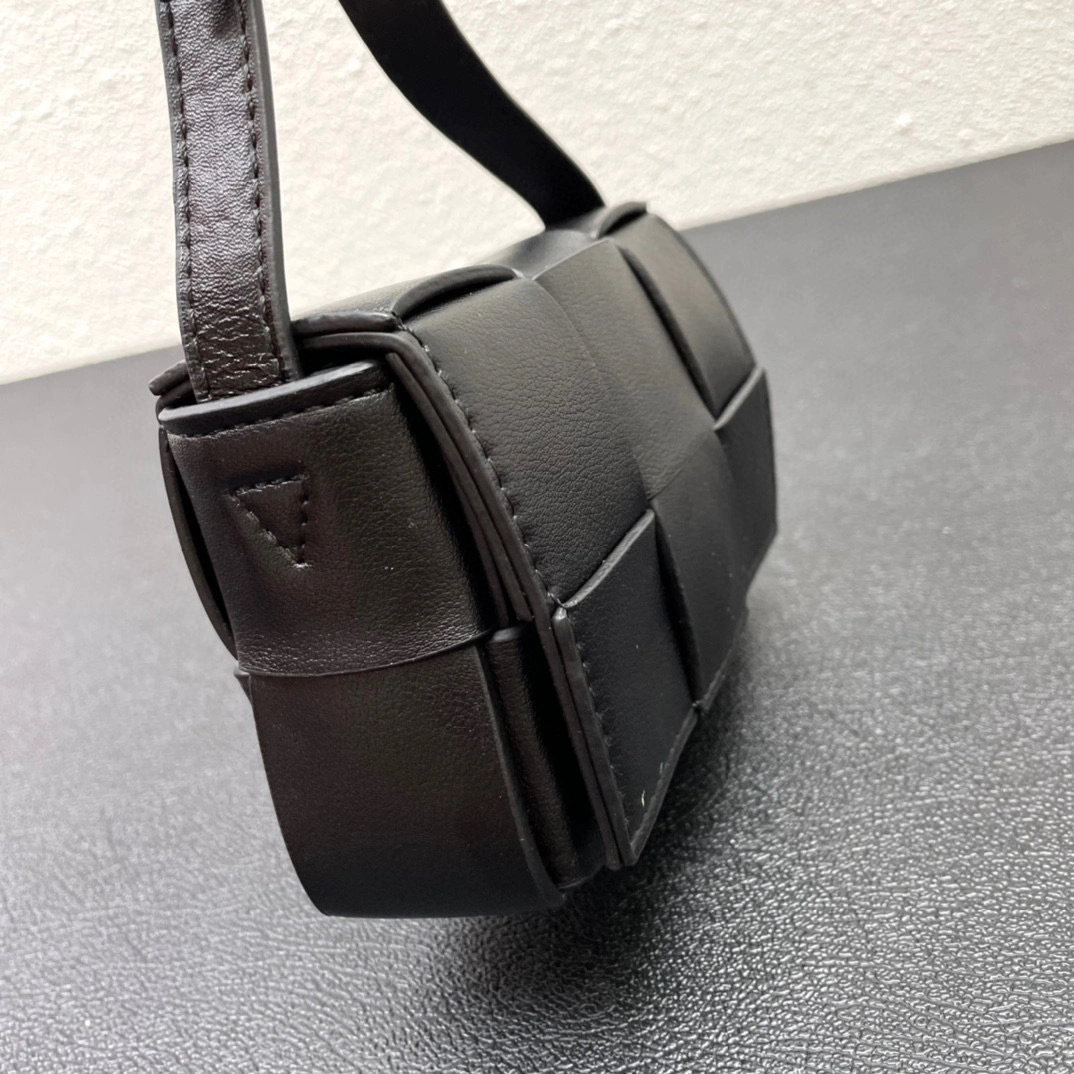 Air- 666688-VMAY1-8425 Mini cassette Bag cowhide item：BT-B225J1807C