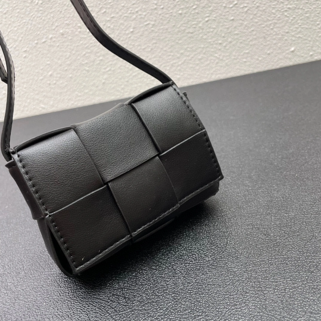 Air- 666688-VMAY1-8425 Mini cassette Bag cowhide item：BT-B225J1807C