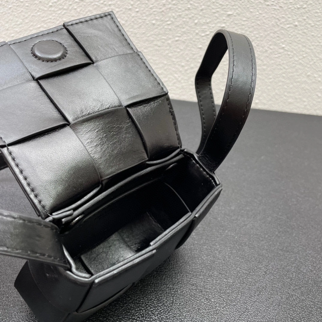 Air- 666688-VMAY1-8425 Mini cassette Bag cowhide item：BT-B225J1807C