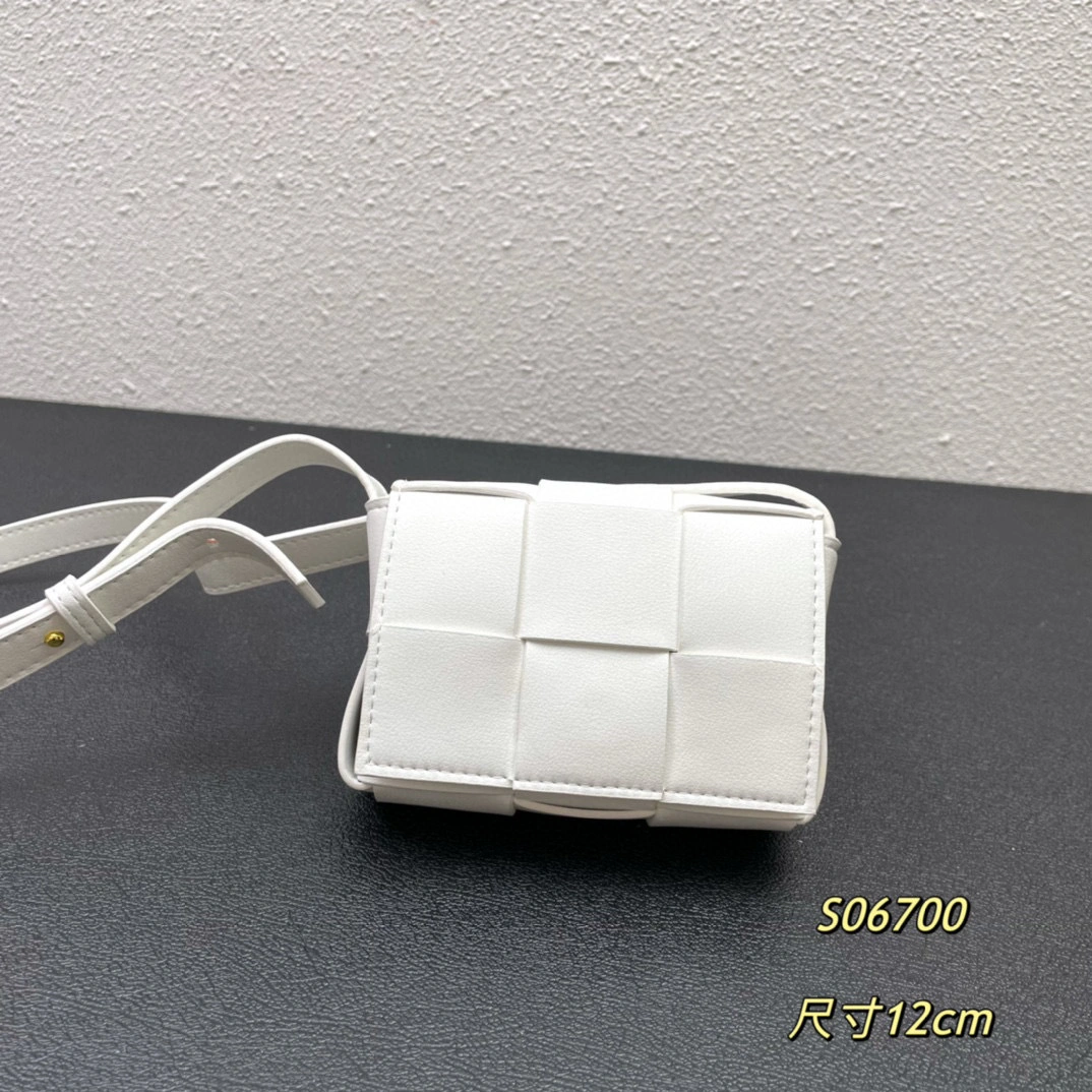 Air- 666688-VMAY1-9009 Mini cassette Bag cowhide item：BT-B225J1806C