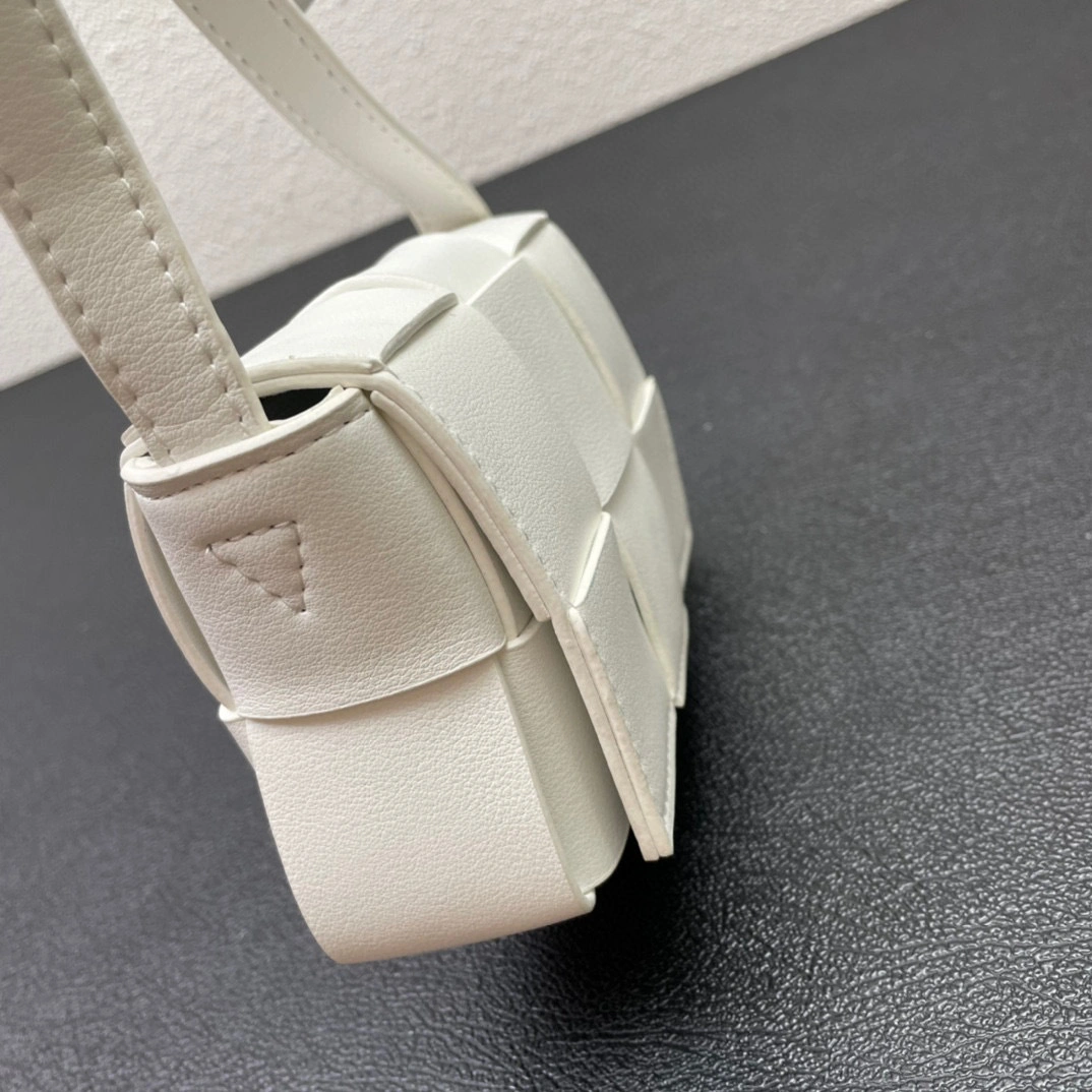 Air- 666688-VMAY1-9009 Mini cassette Bag cowhide item：BT-B225J1806C