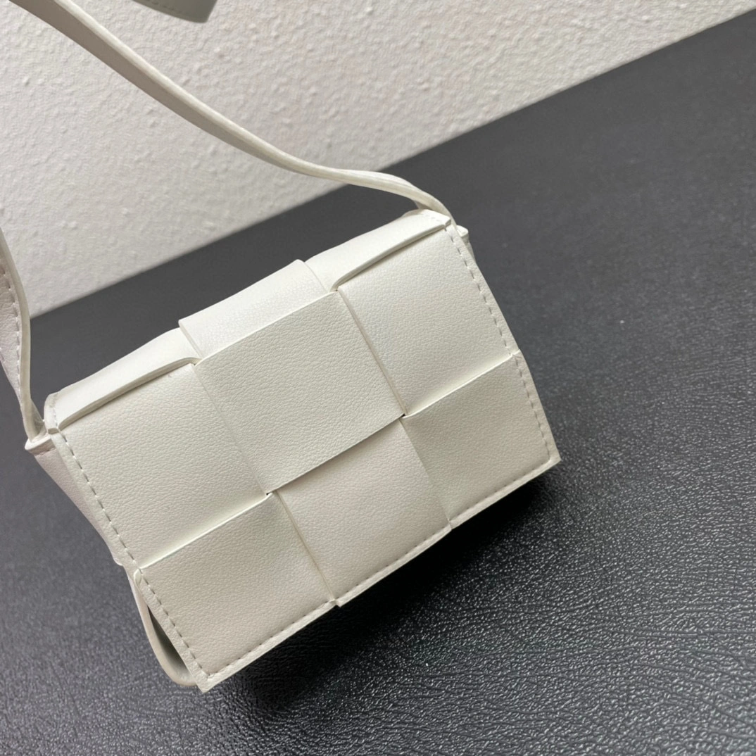 Air- 666688-VMAY1-9009 Mini cassette Bag cowhide item：BT-B225J1806C