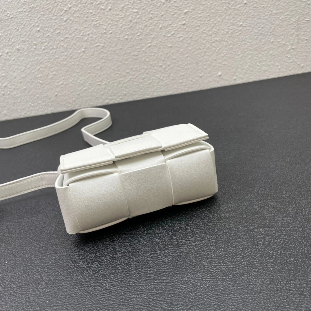 Air- 666688-VMAY1-9009 Mini cassette Bag cowhide item：BT-B225J1806C