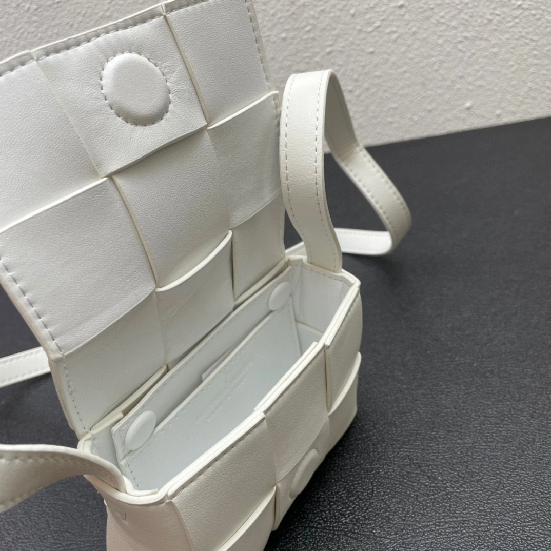 Air- 666688-VMAY1-9009 Mini cassette Bag cowhide item：BT-B225J1806C