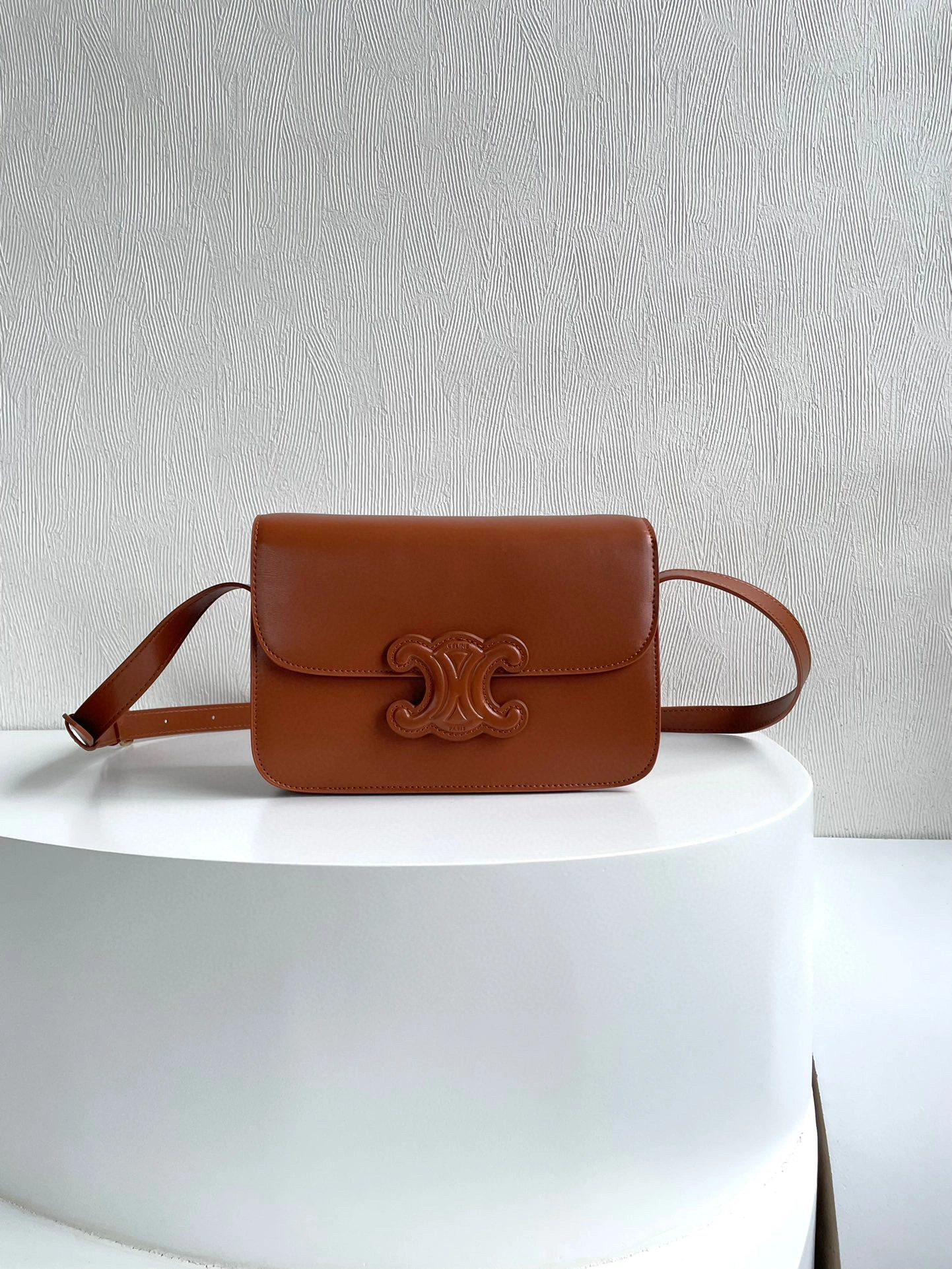 Air-199223BFN-04LU calfskin item：BT-B225F1610C