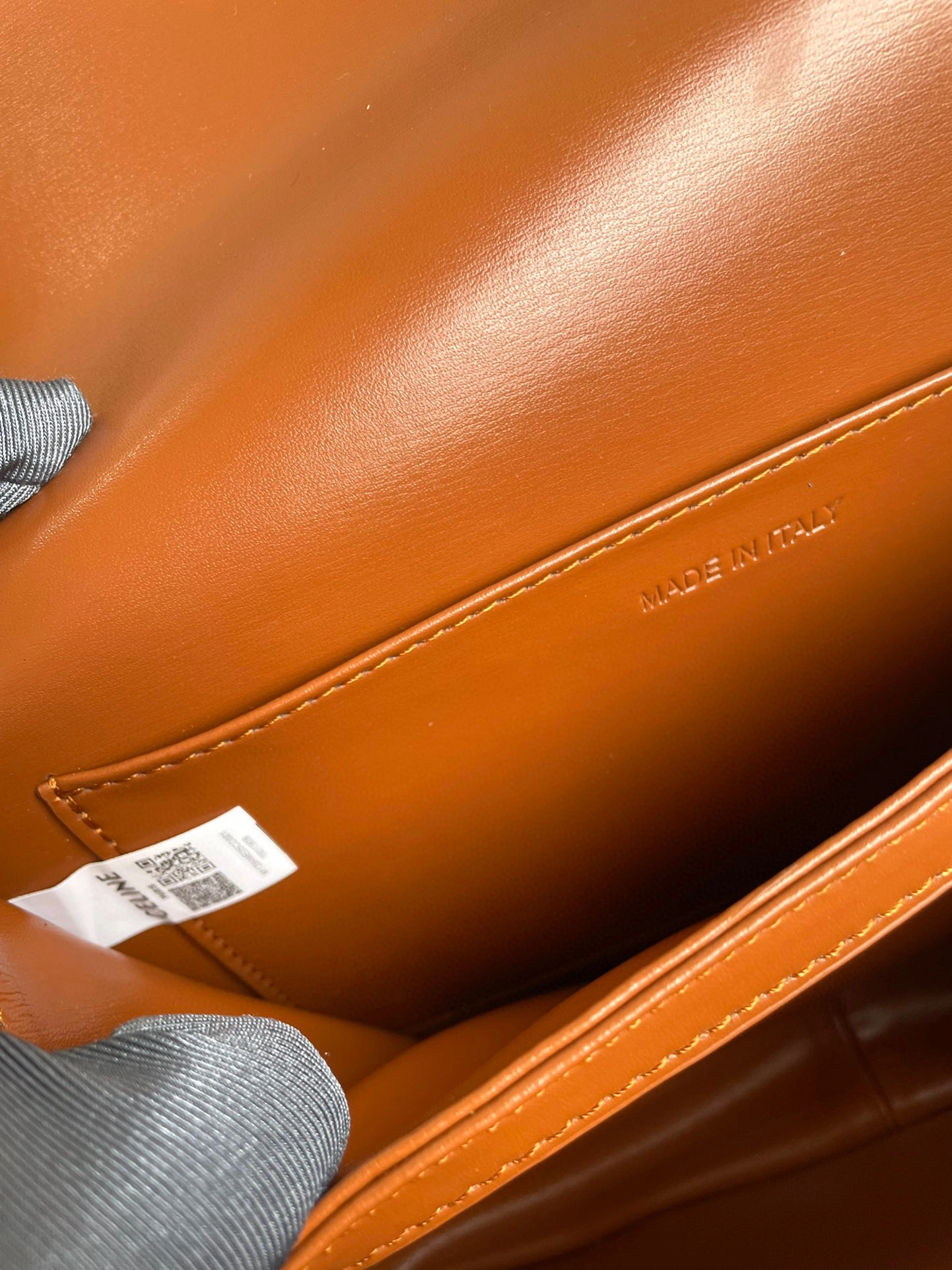 Air-199223BFN-04LU calfskin item：BT-B225F1610C