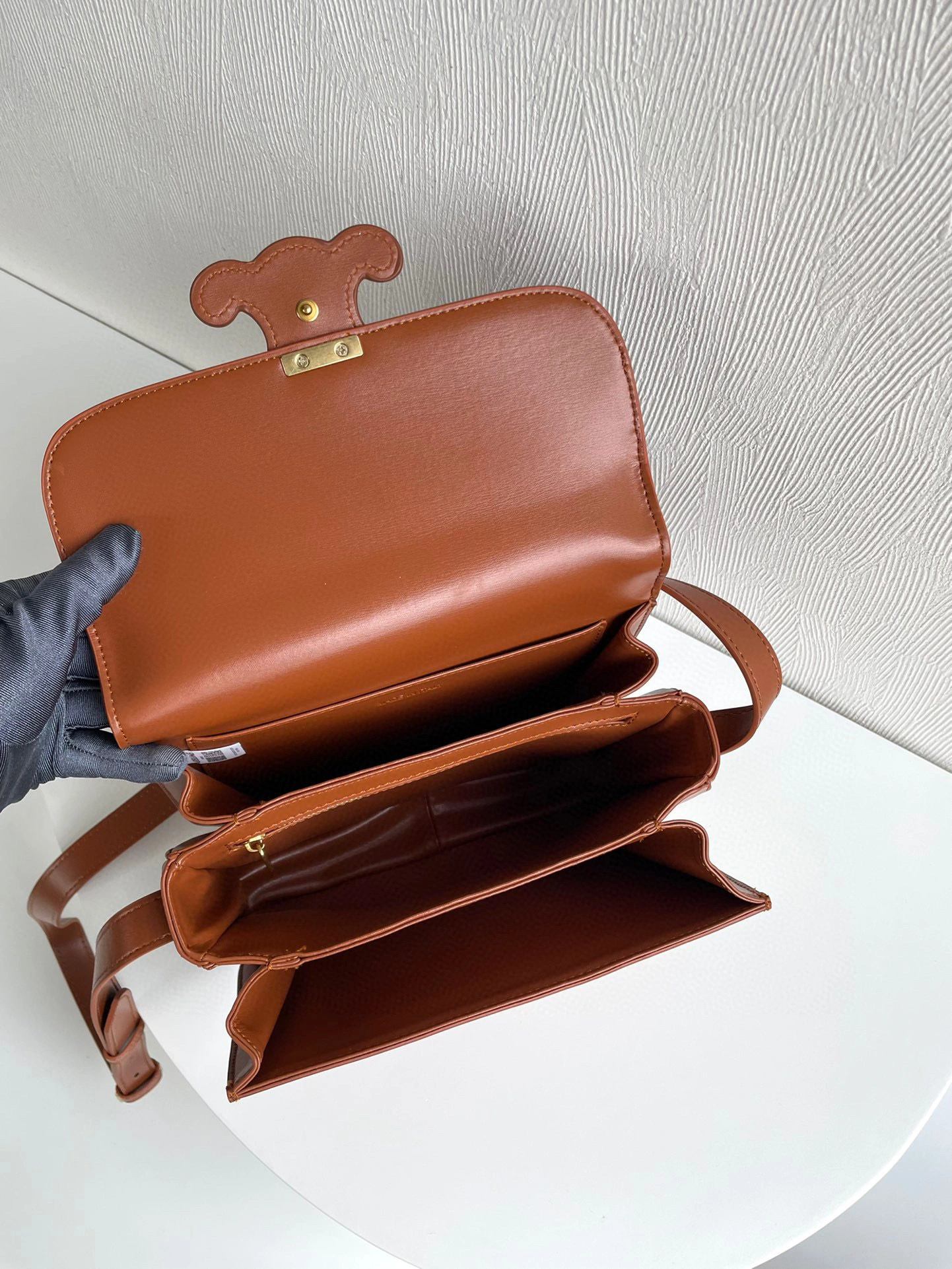Air-199223BFN-04LU calfskin item：BT-B225F1610C