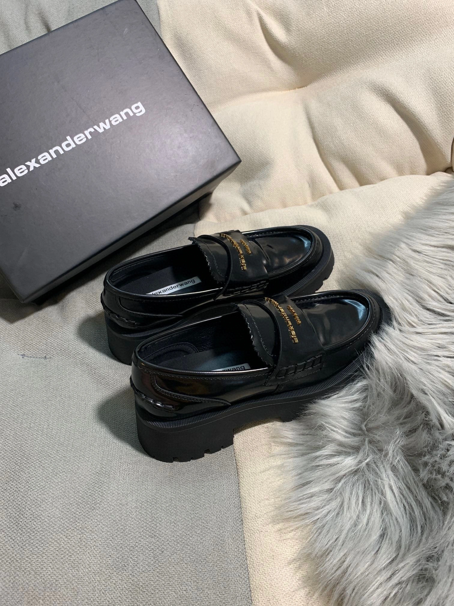 &Alexander Wang 30321F011001 2022 Carter Lug calfskin item：BT-X234F3006C