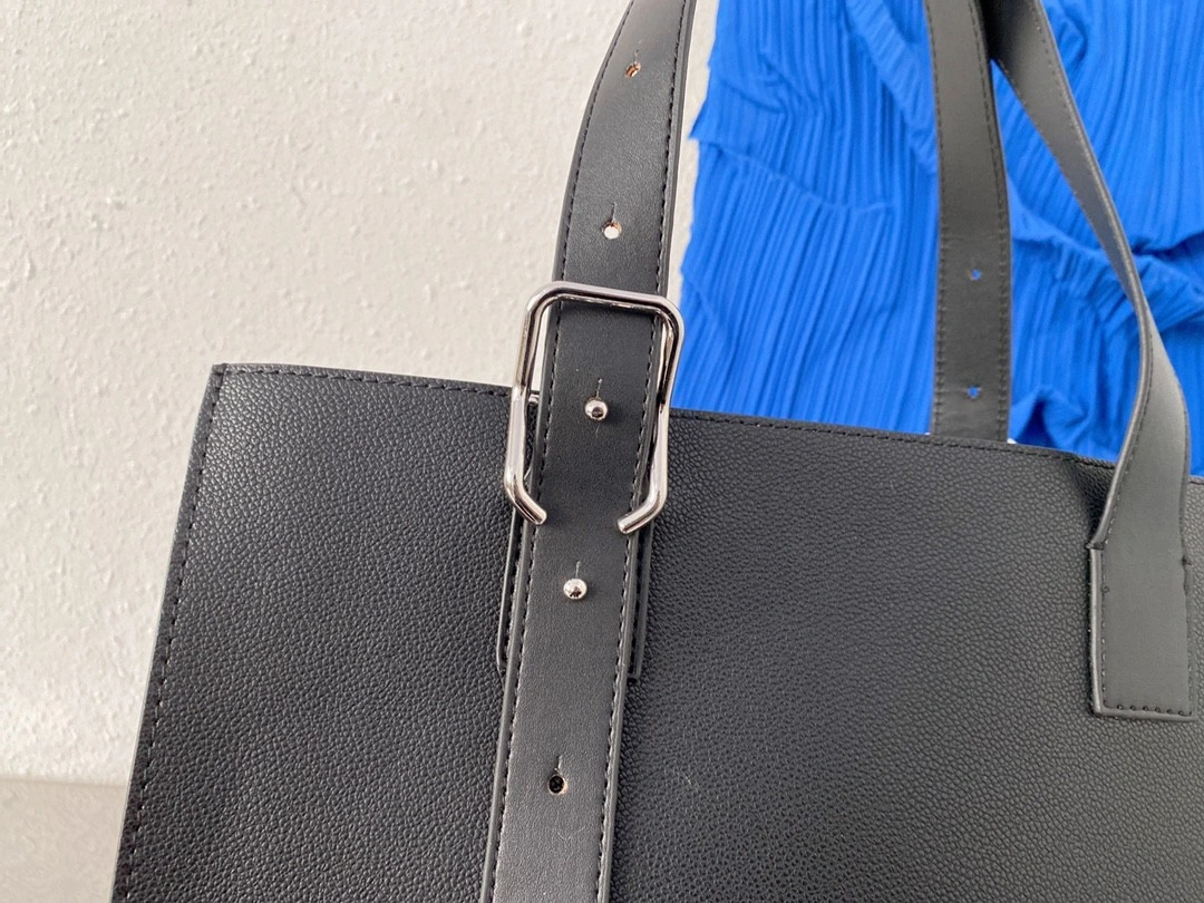 B692L09X01 Buckle Tote item : BT-B015C0412