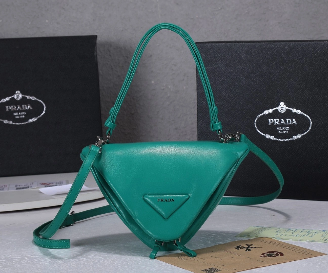BA315-2DX8-F0363 Calfskin item : BT-B225D0713W