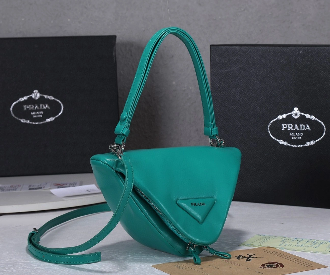 BA315-2DX8-F0363 Calfskin item : BT-B225D0713W