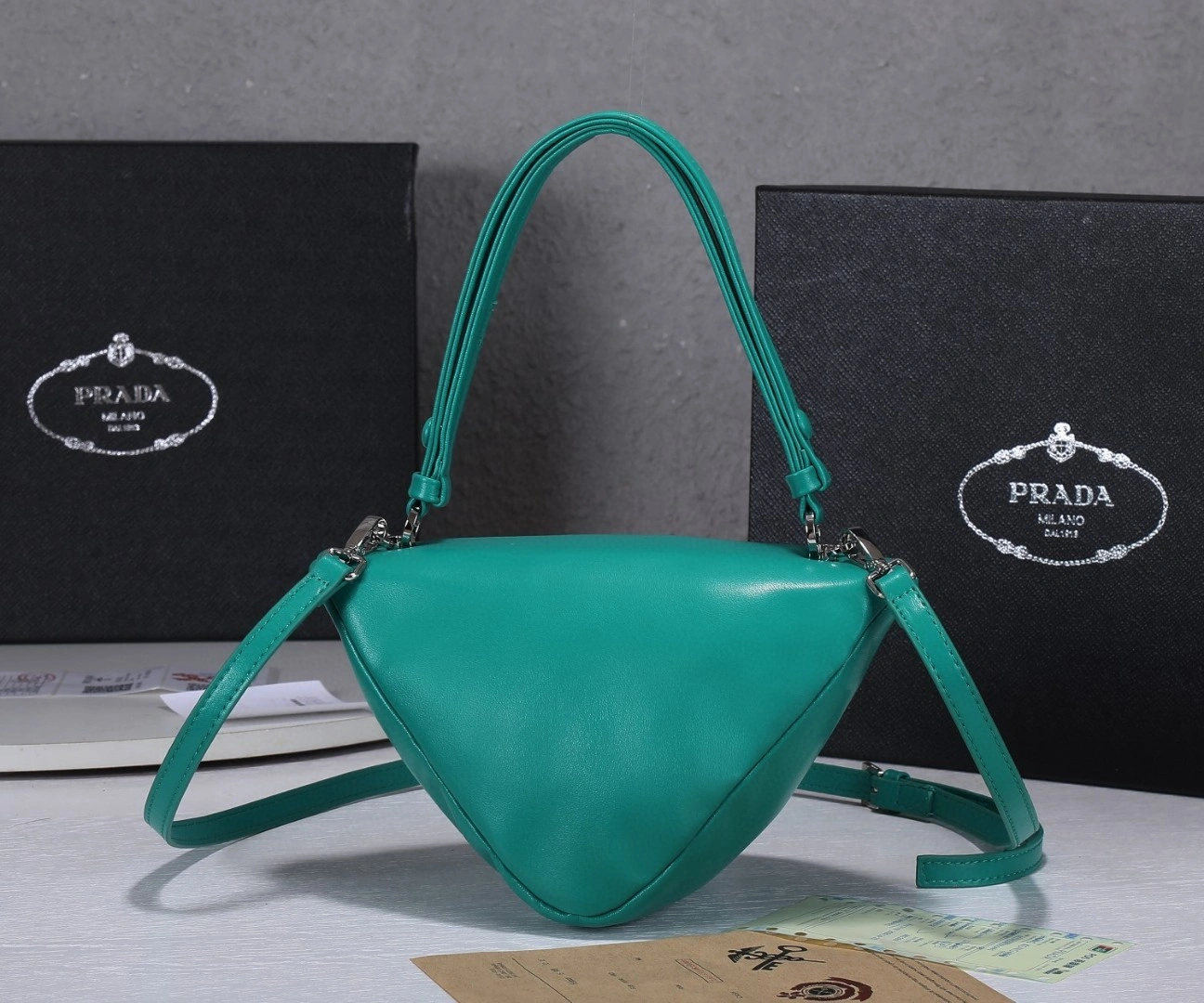 BA315-2DX8-F0363 Calfskin item : BT-B225D0713W