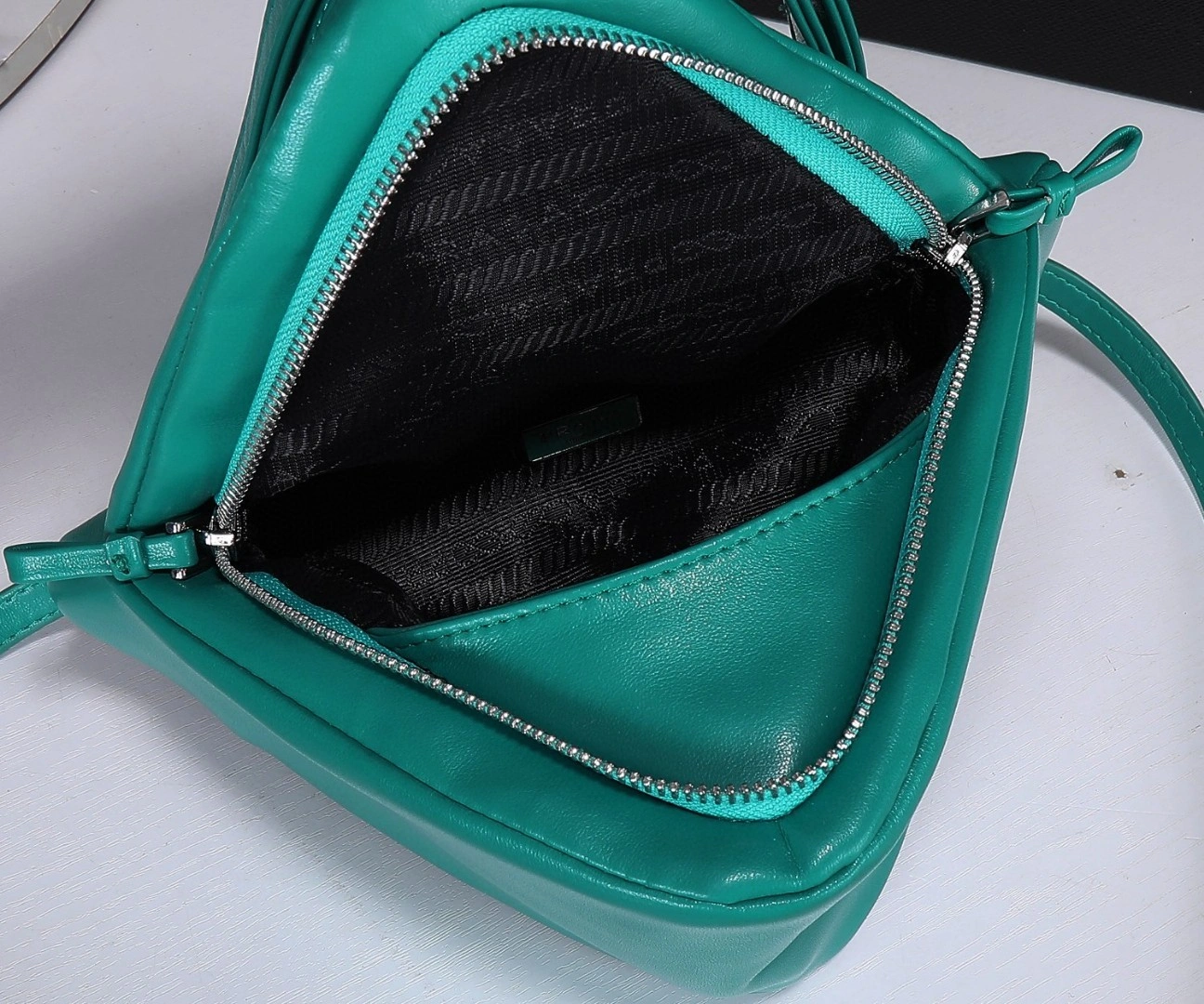 BA315-2DX8-F0363 Calfskin item : BT-B225D0713W