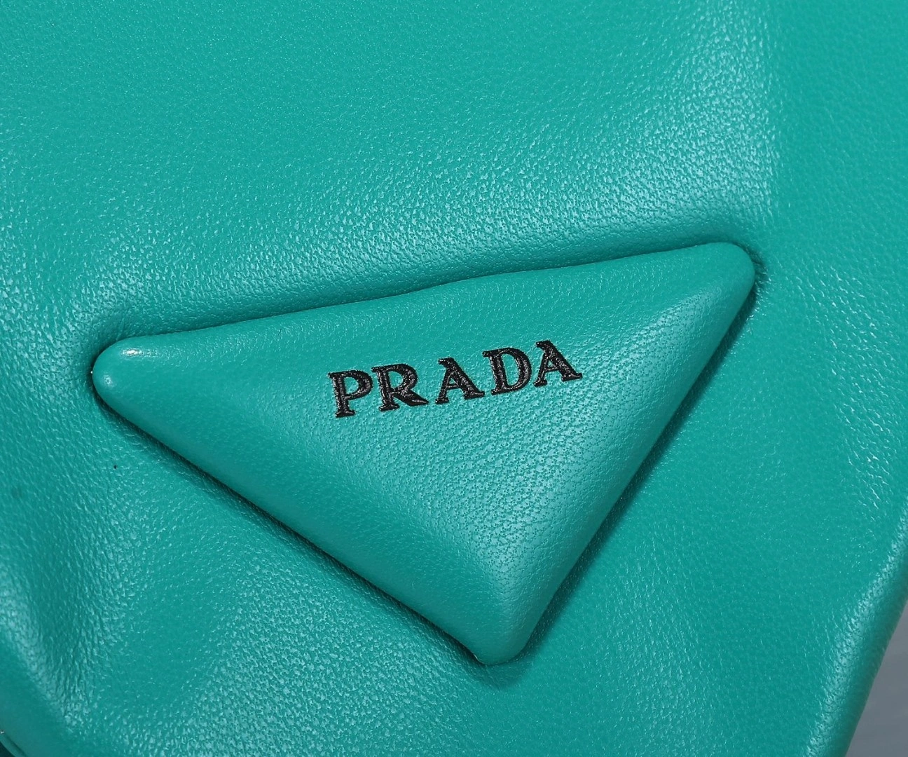 BA315-2DX8-F0363 Calfskin item : BT-B225D0713W