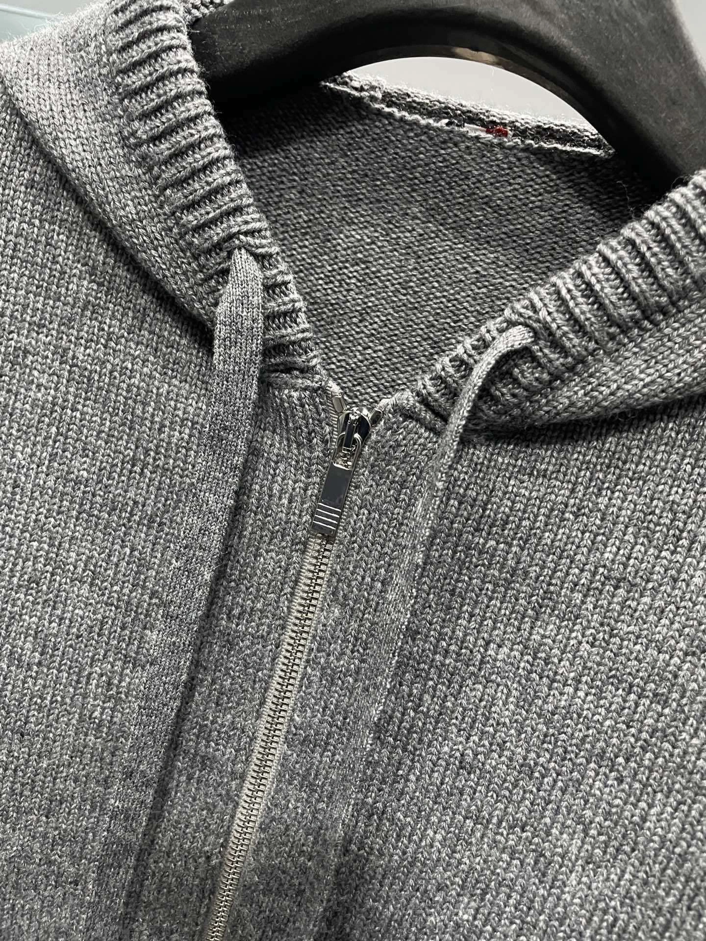 Bald Eagle-- 2row95 Extrafine Merino Wool 2colour item:E-F360K1961-2