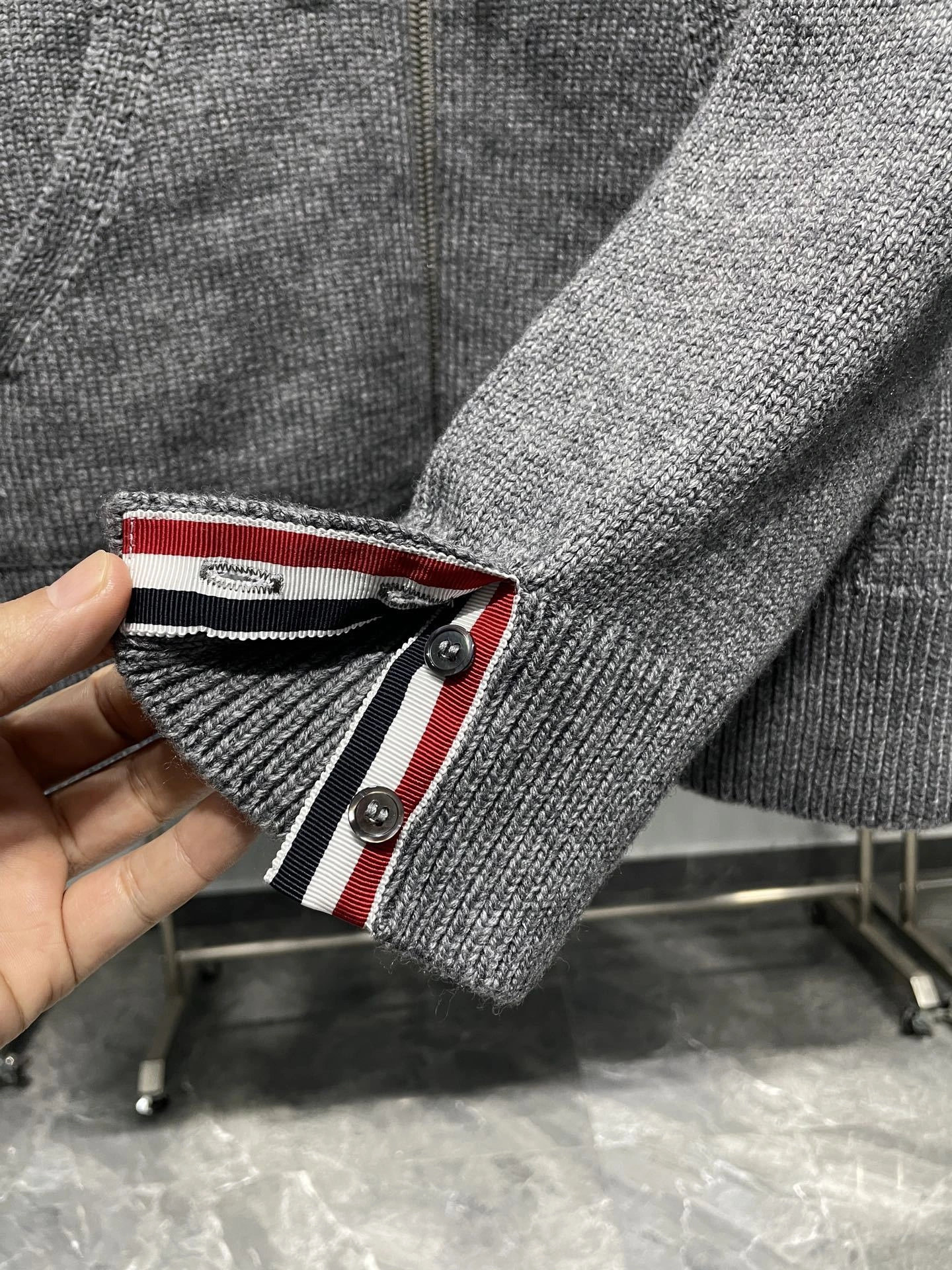 Bald Eagle-- 2row95 Extrafine Merino Wool 2colour item:E-F360K1961-2