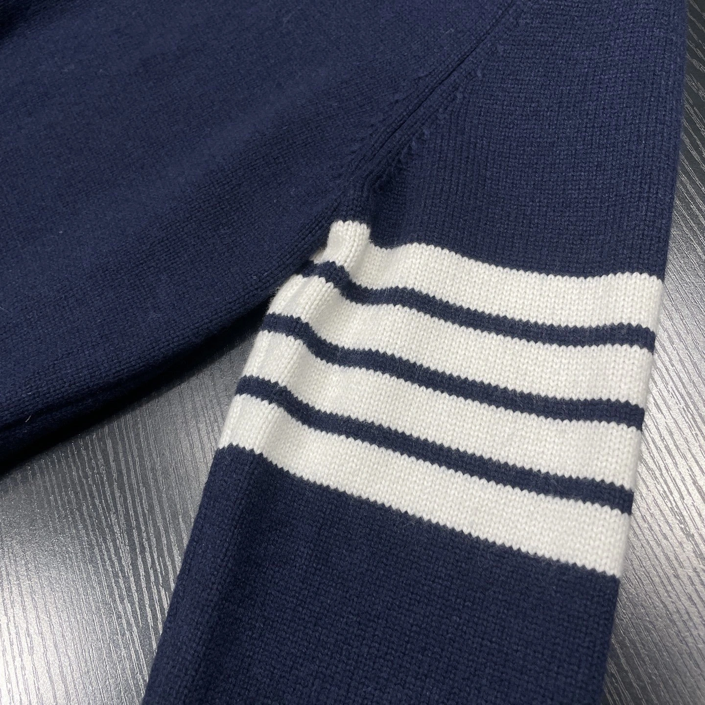 Bald Eagle- 2row95 Extrafine Merino Wool oversize item:E-F360K0320