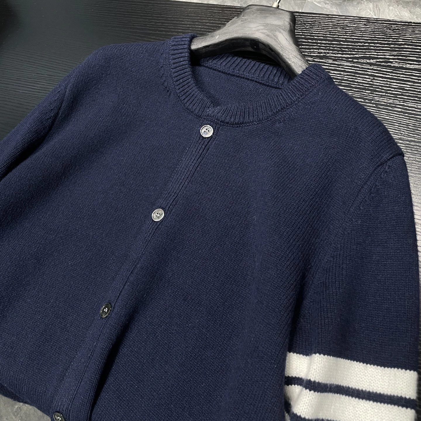 Bald Eagle- 2row95 Extrafine Merino Wool oversize item:E-F360K0320