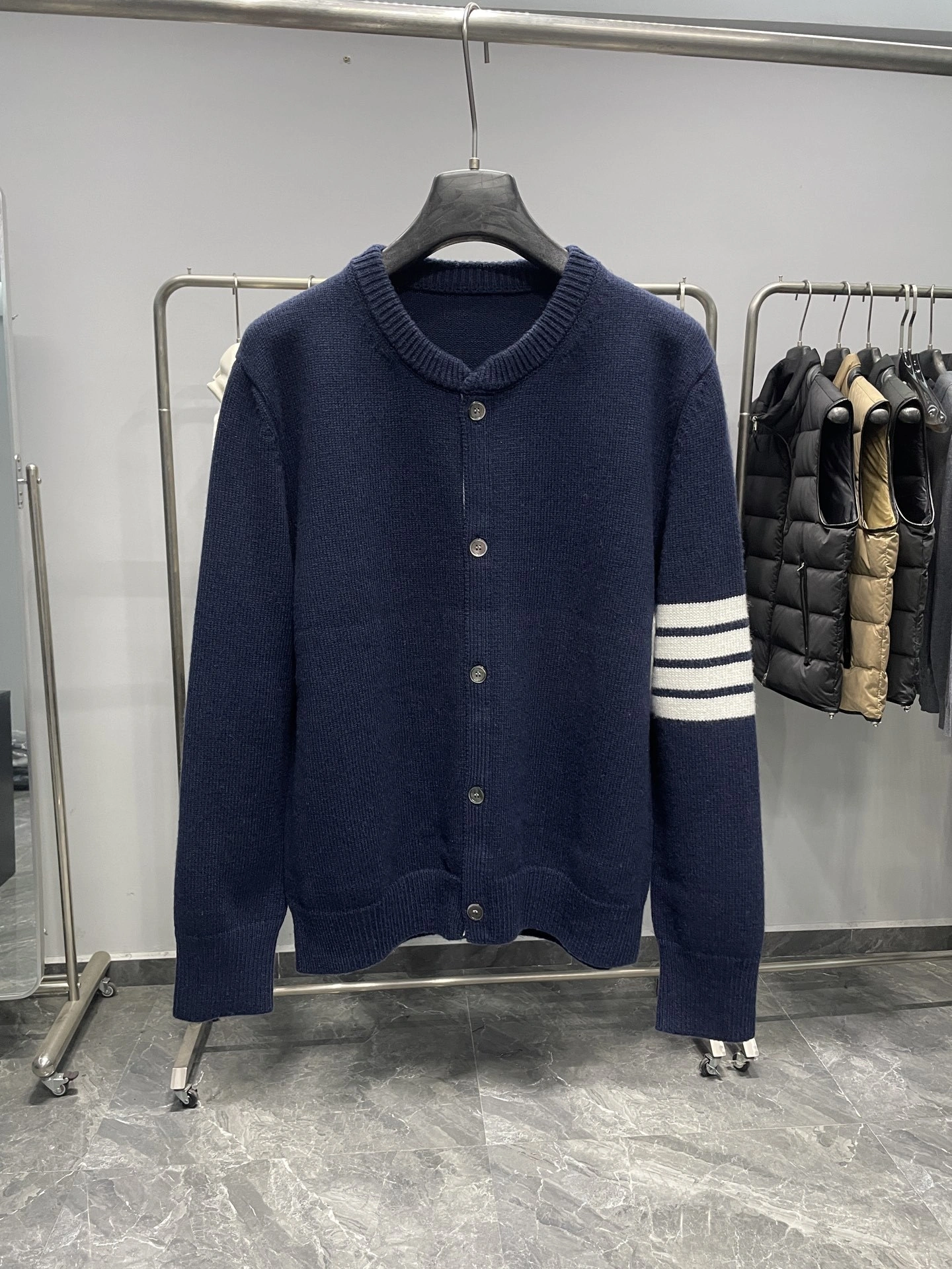 Bald Eagle- 2row95 Extrafine Merino Wool oversize item:E-F360K0320