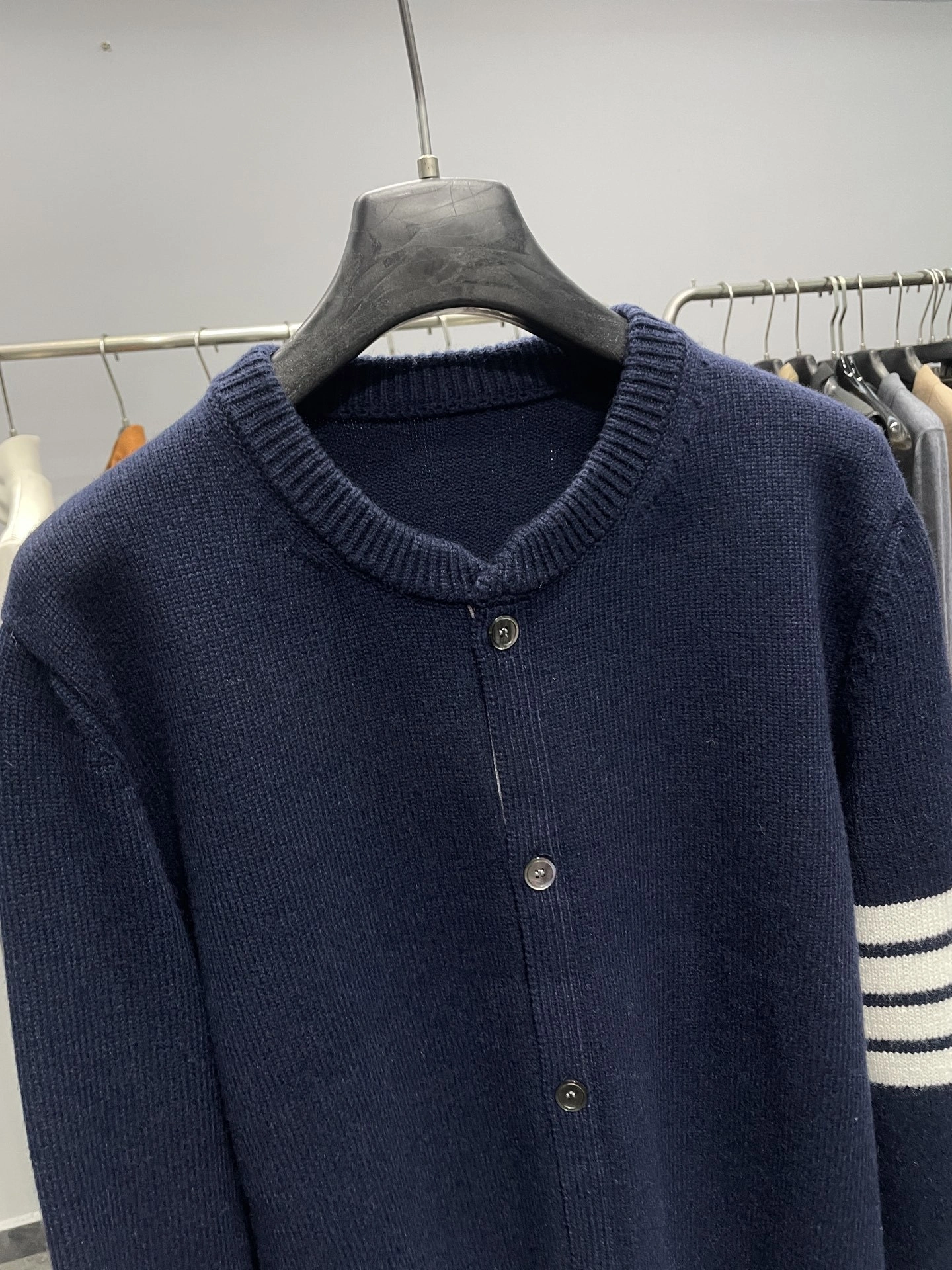 Bald Eagle- 2row95 Extrafine Merino Wool oversize item:E-F360K0320