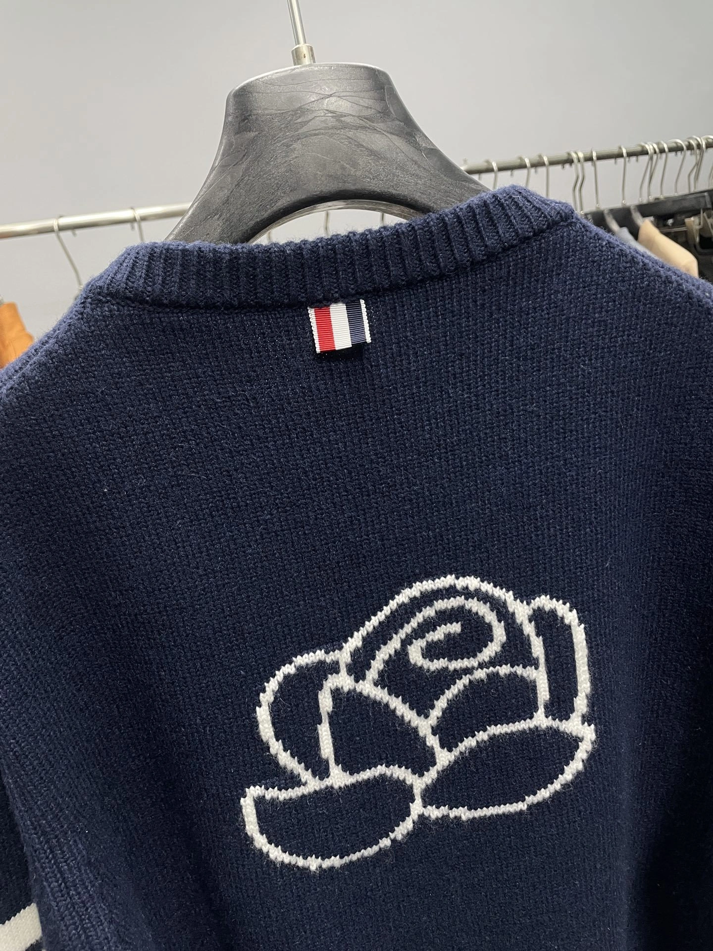 Bald Eagle- 2row95 Extrafine Merino Wool oversize item:E-F360K0320