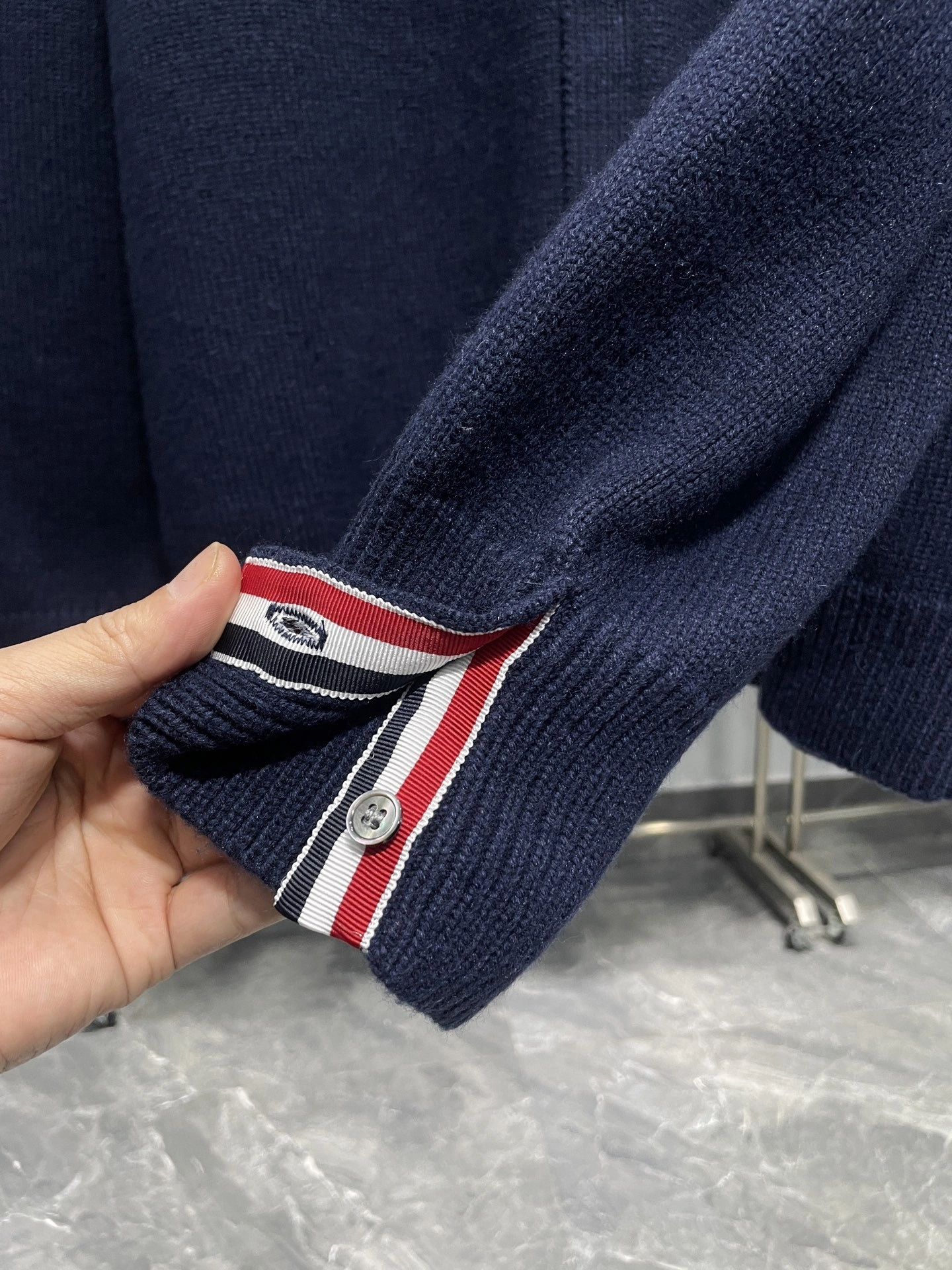 Bald Eagle- 2row95 Extrafine Merino Wool oversize item:E-F360K0320
