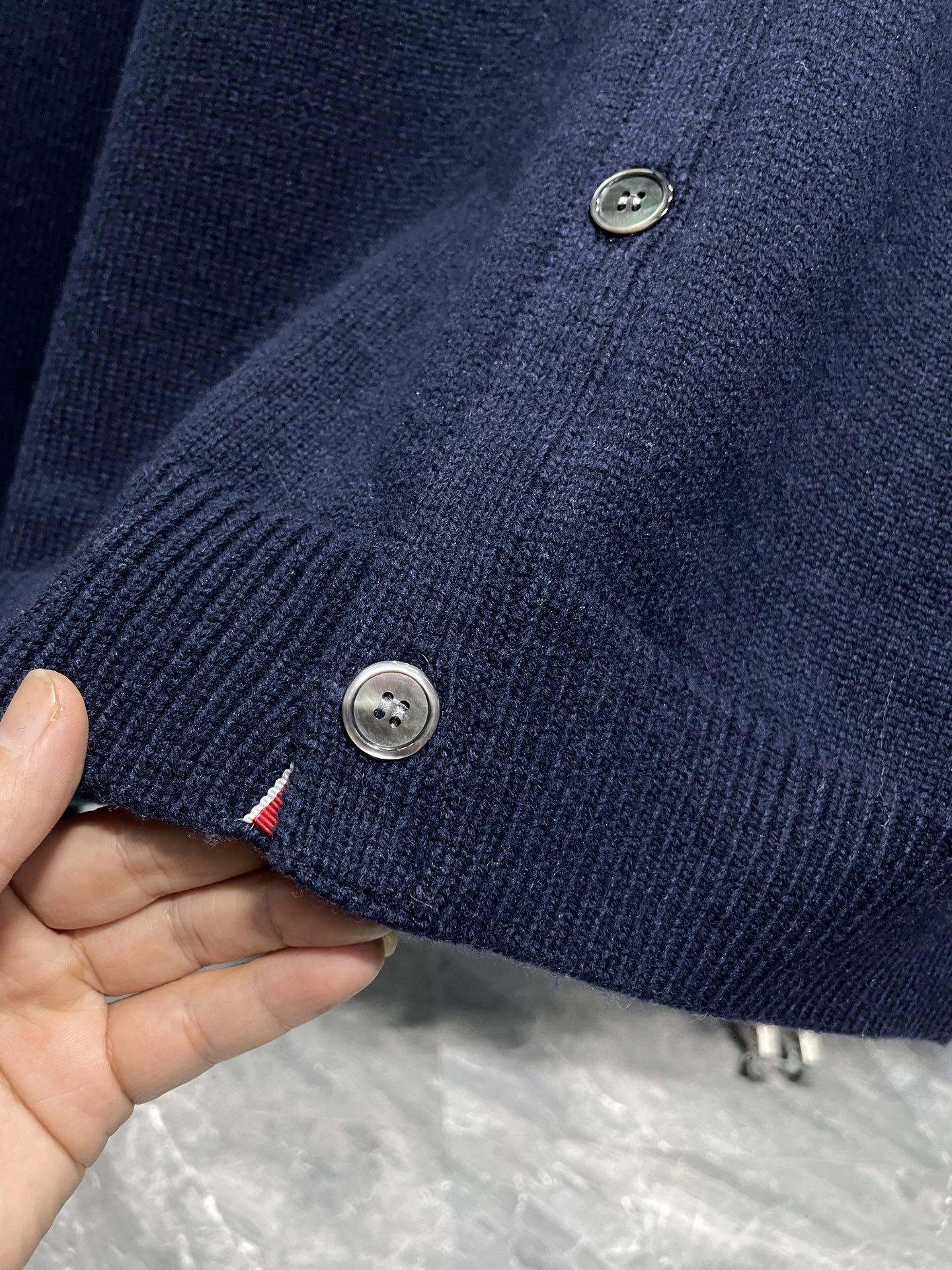 Bald Eagle- 2row95 Extrafine Merino Wool oversize item:E-F360K0320