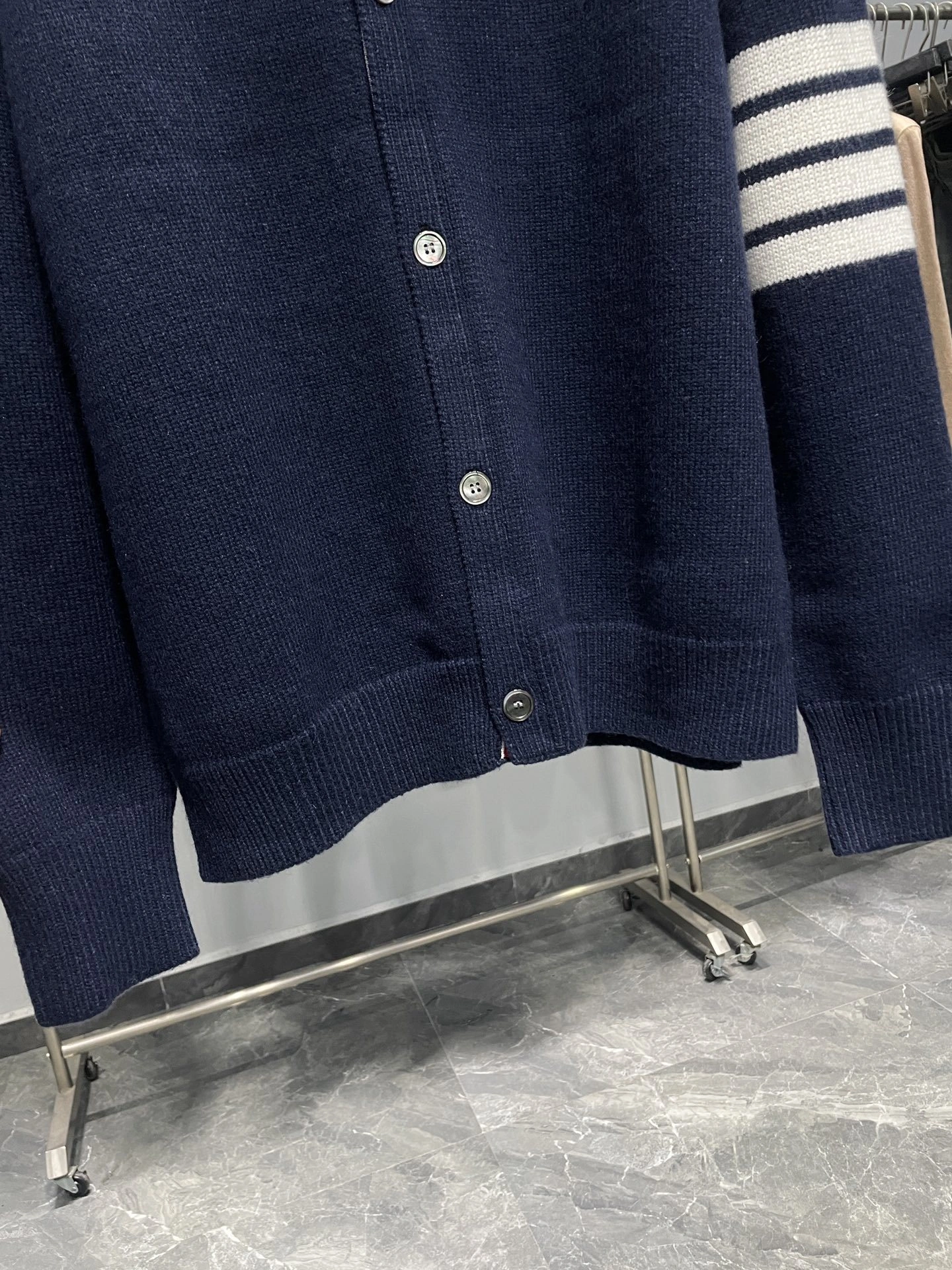 Bald Eagle- 2row95 Extrafine Merino Wool oversize item:E-F360K0320