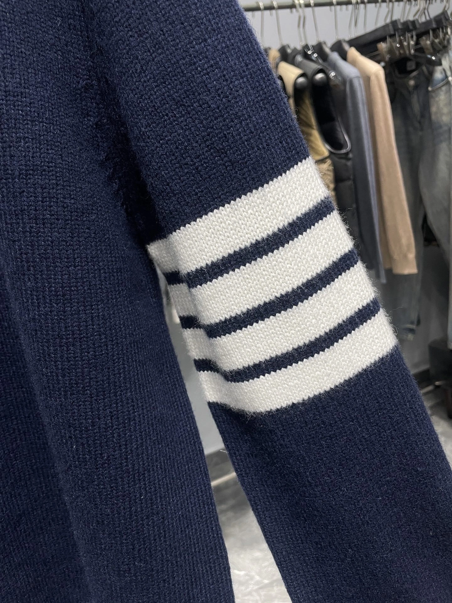 Bald Eagle- 2row95 Extrafine Merino Wool oversize item:E-F360K0320