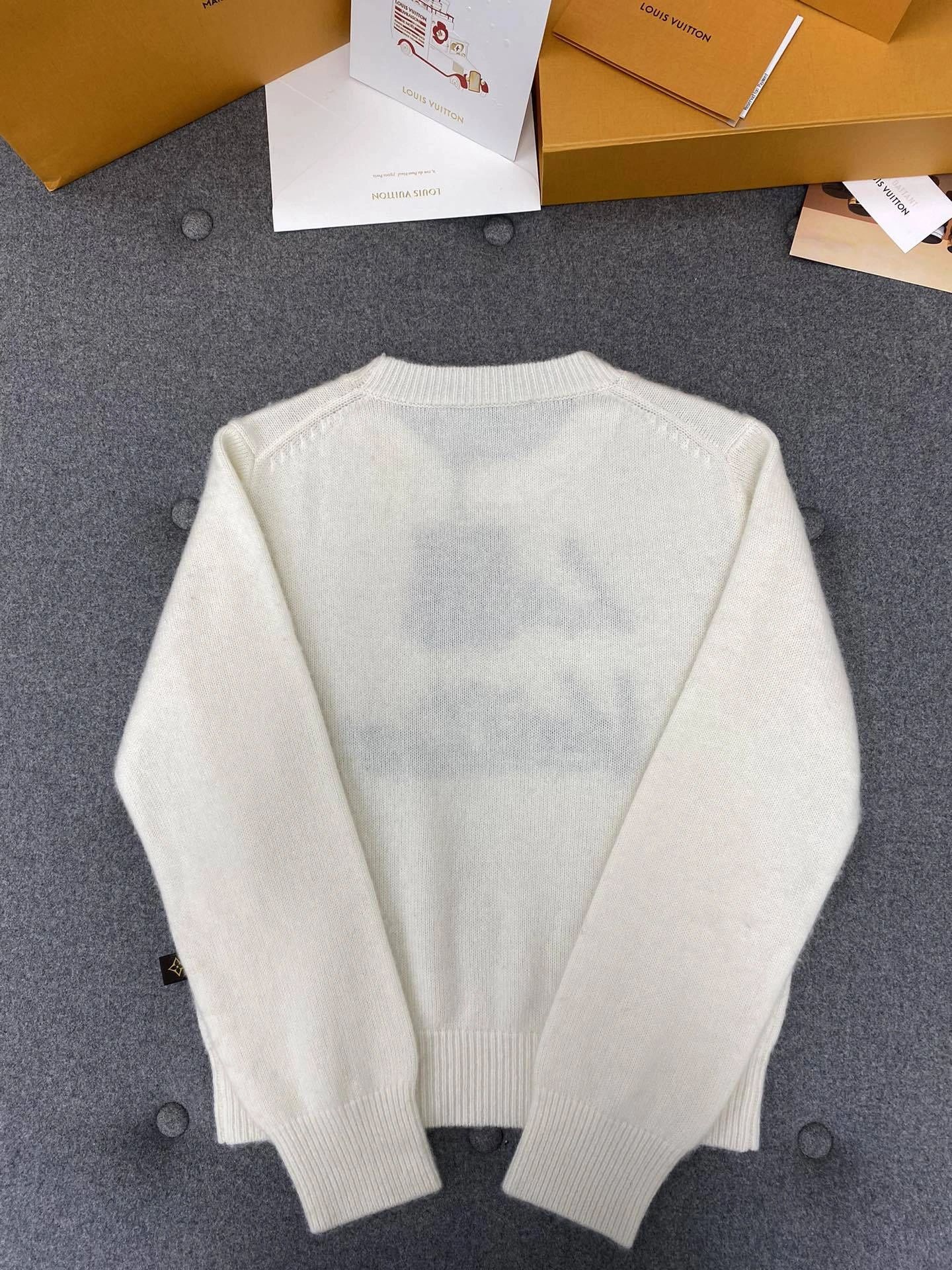 Bald Eagle- 8V cashmere high quality versionmiumiu item:D-F801L0905