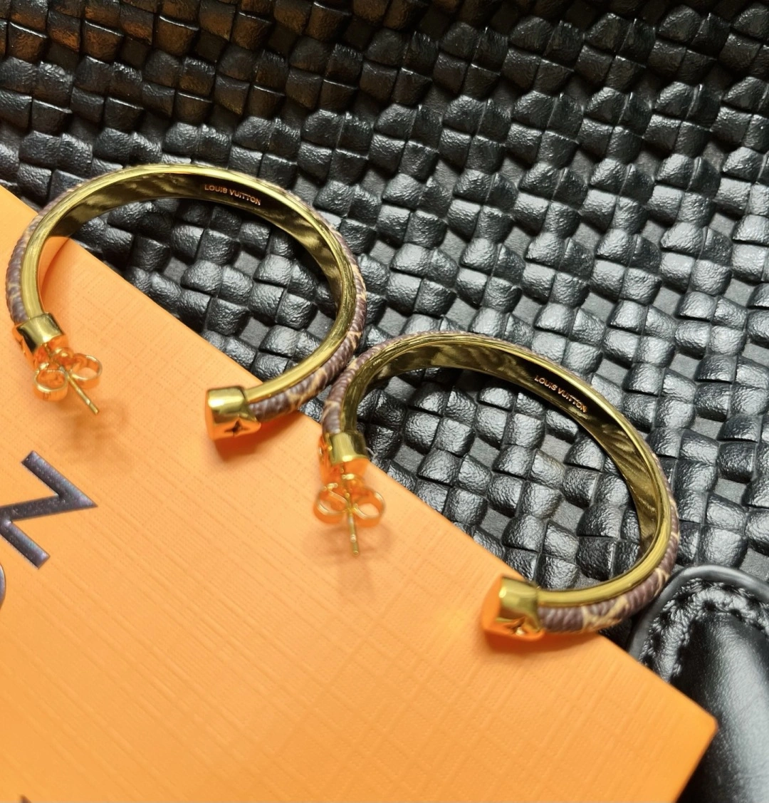 Barbara -- 8V earrings item:E-S092L3172H