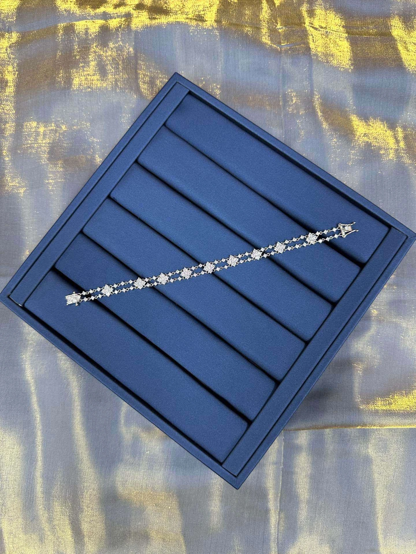 Barbara-- 1p7 bracelet item : E-S092J2934H