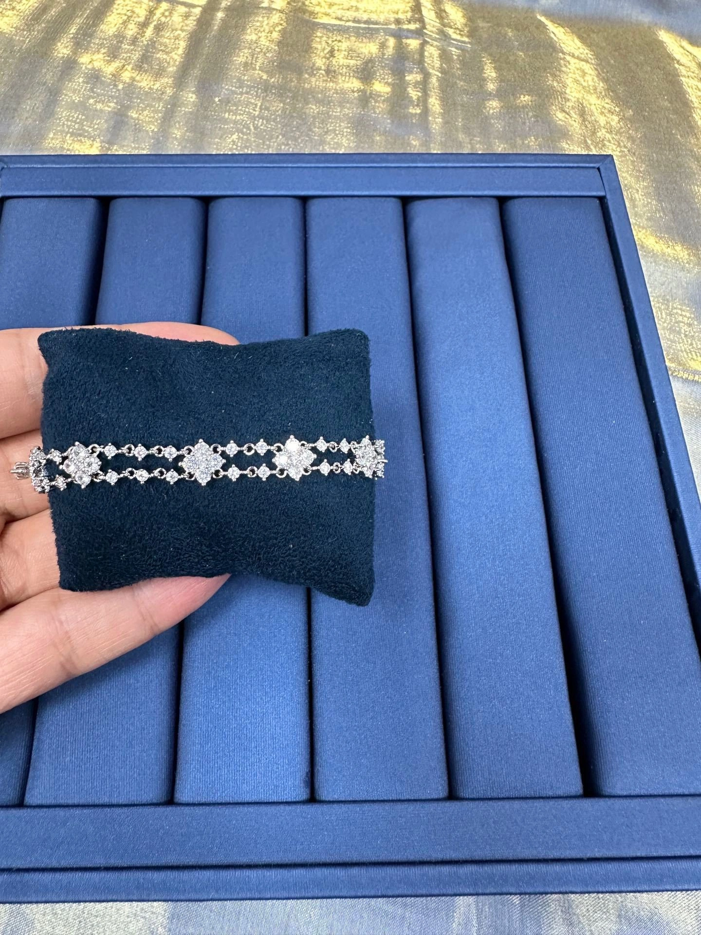 Barbara-- 1p7 bracelet item : E-S092J2934H