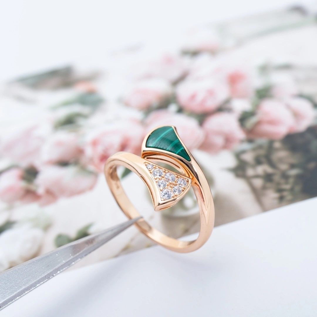 Barbara --2v861ri DIVAS' DREAM item:E-S092I0255