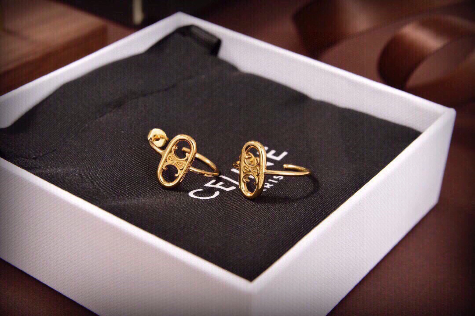 Barbara-- 358i95 earrings item : E-S092J2824H