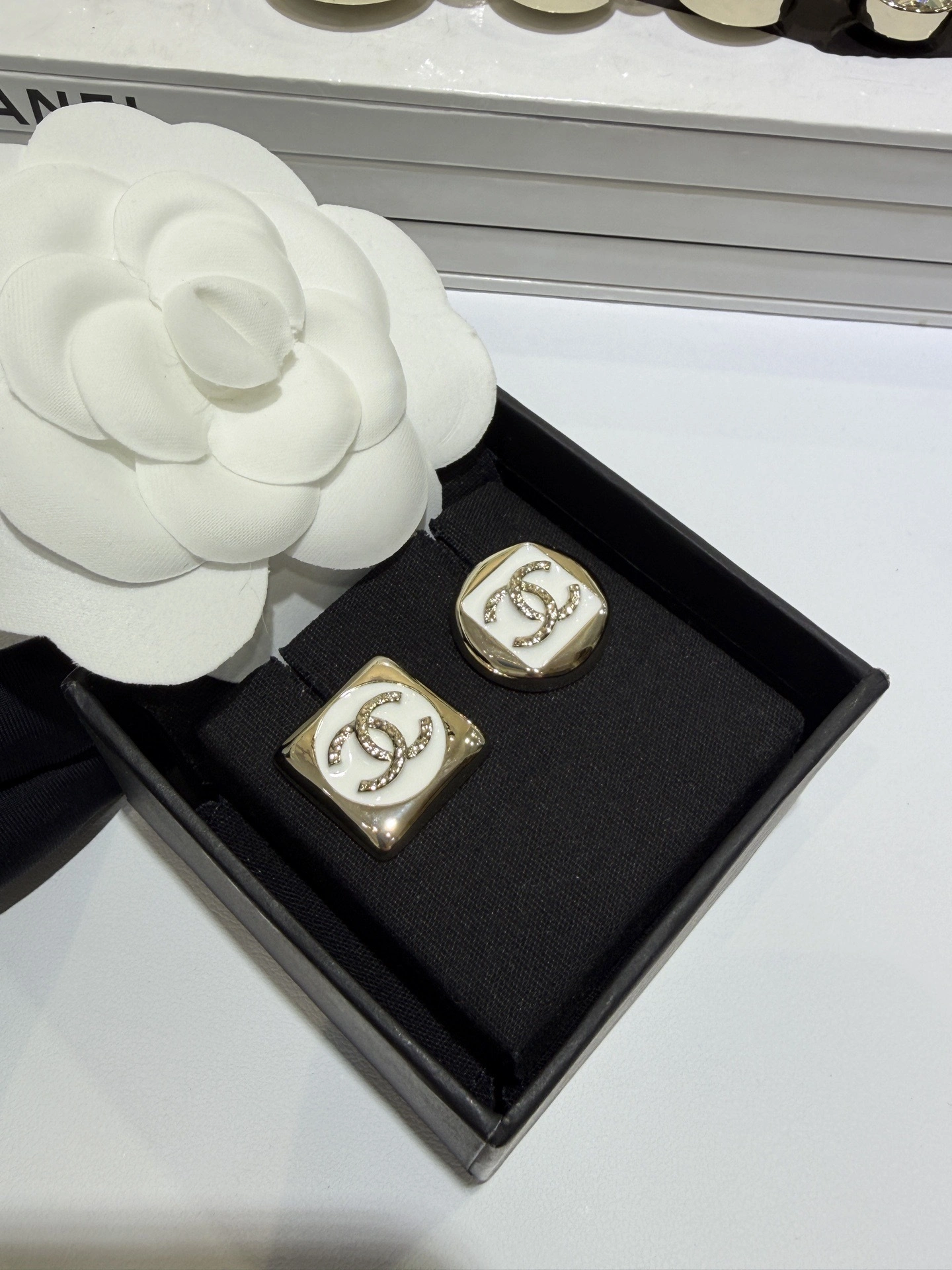 Barbara-- 3h1958 26C 2colourearrings item:E-S000L1381-2H