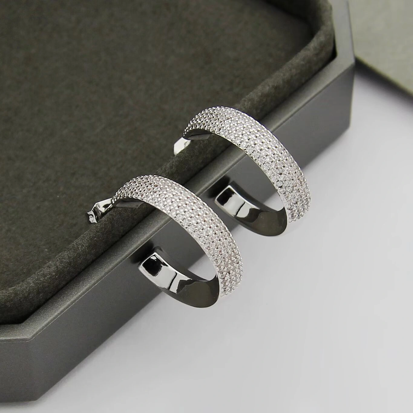 Barbara-- 75ssik1 earrings 3colour item:E-S092J1211-3H