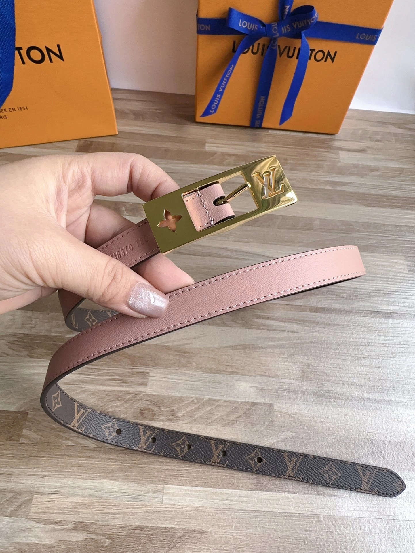 Barbara-- 8V 18MM M8370U reversible item:D-S042F0531
