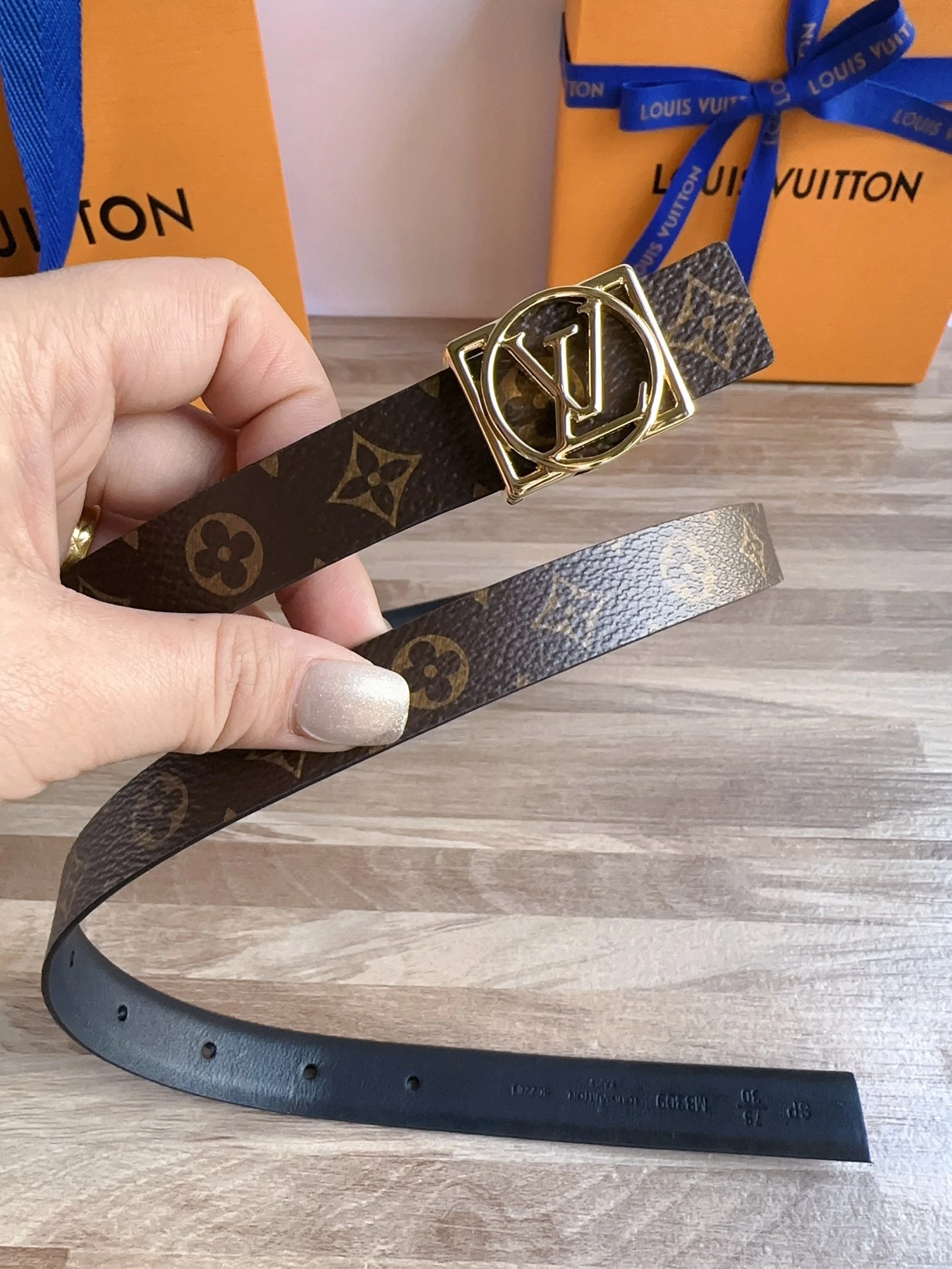 Barbara-- 8V M8309W 18MM Calfskin reversible item:D-S042F0617