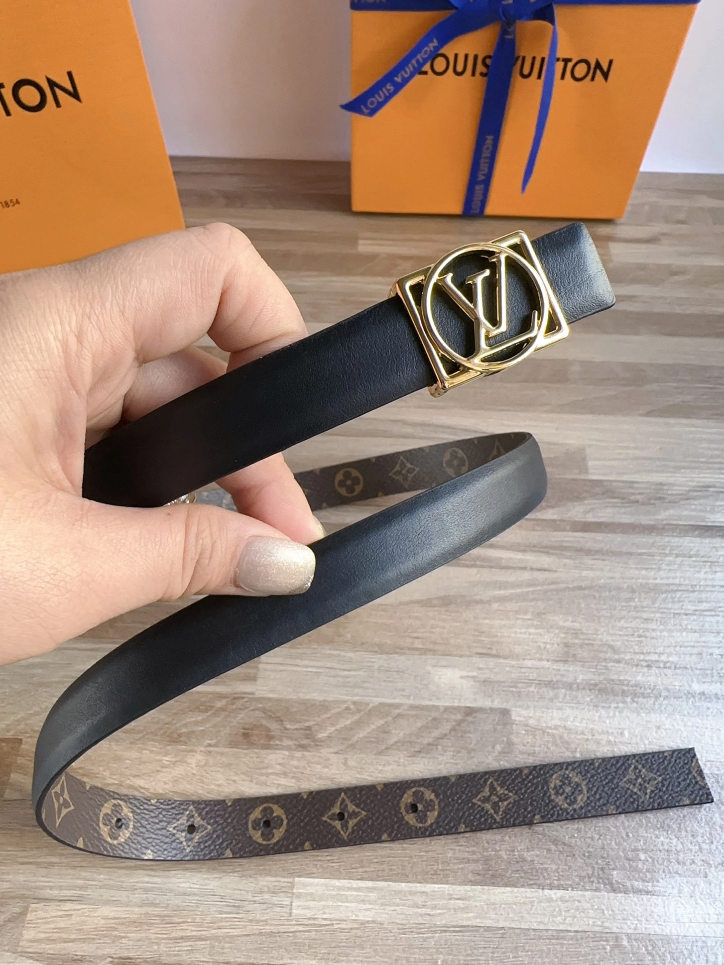 Barbara-- 8V M8309W 18MM Calfskin reversible item:D-S042F0617