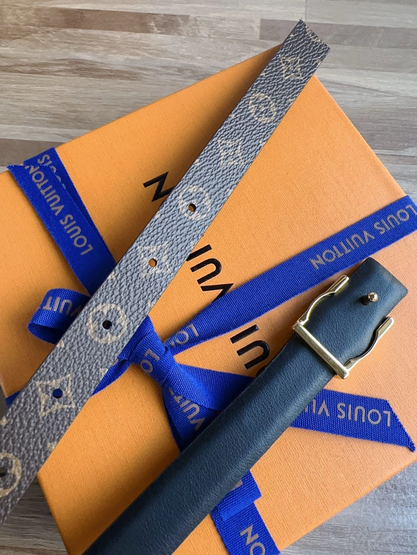 Barbara-- 8V M8309W 18MM Calfskin reversible item:D-S042F0617