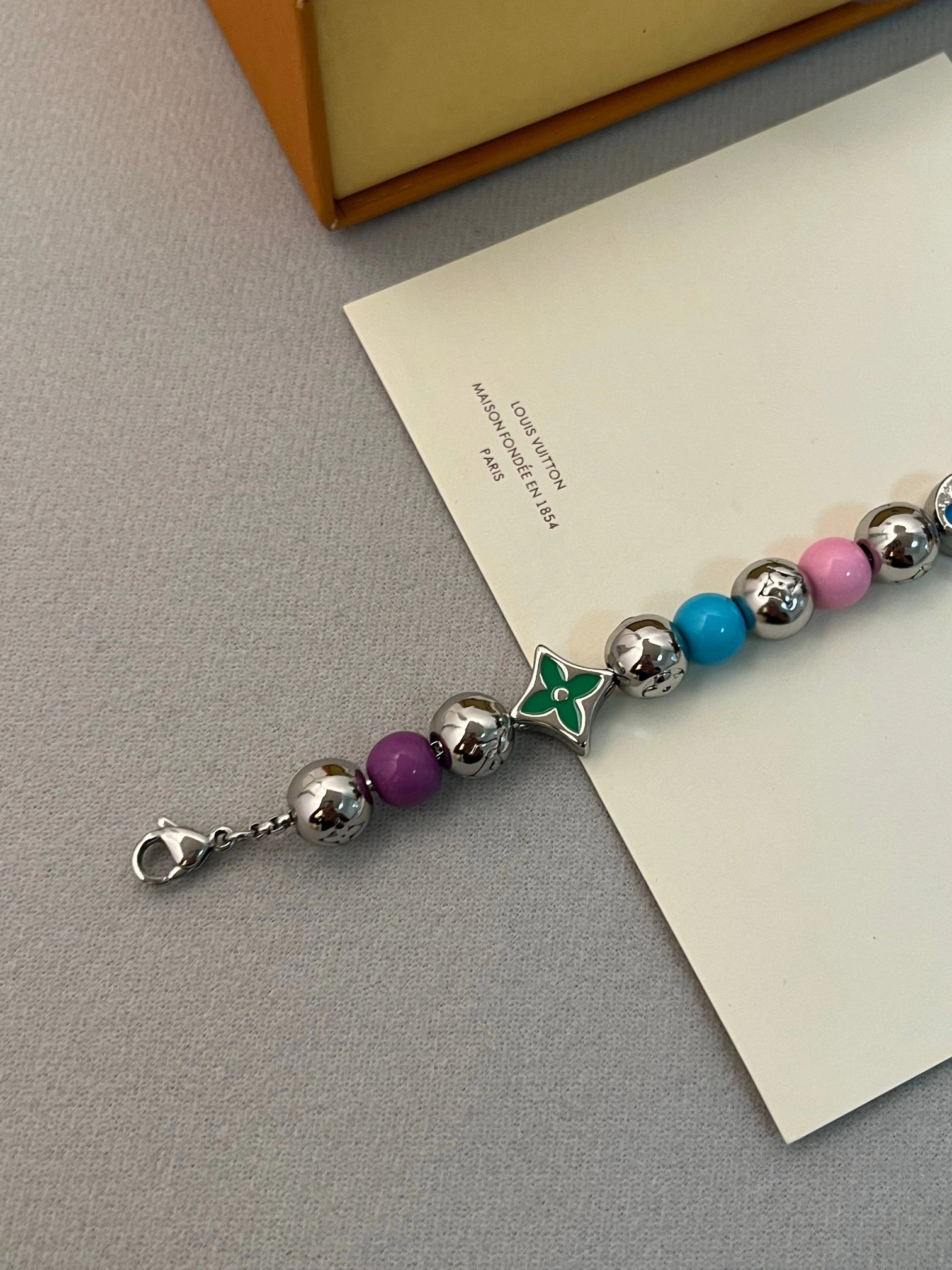 Barbara-- 8V bracelet M02729 item : E-S006K0216H