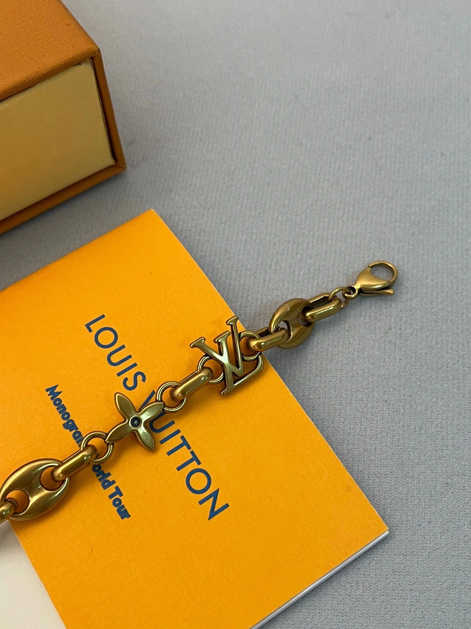 Barbara-- 8V bracelet M02746 item : E-S000K0917