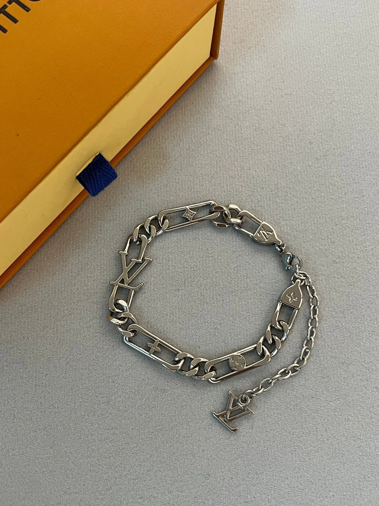 Barbara-- 8V bracelet M1314A item : E-S000K0916