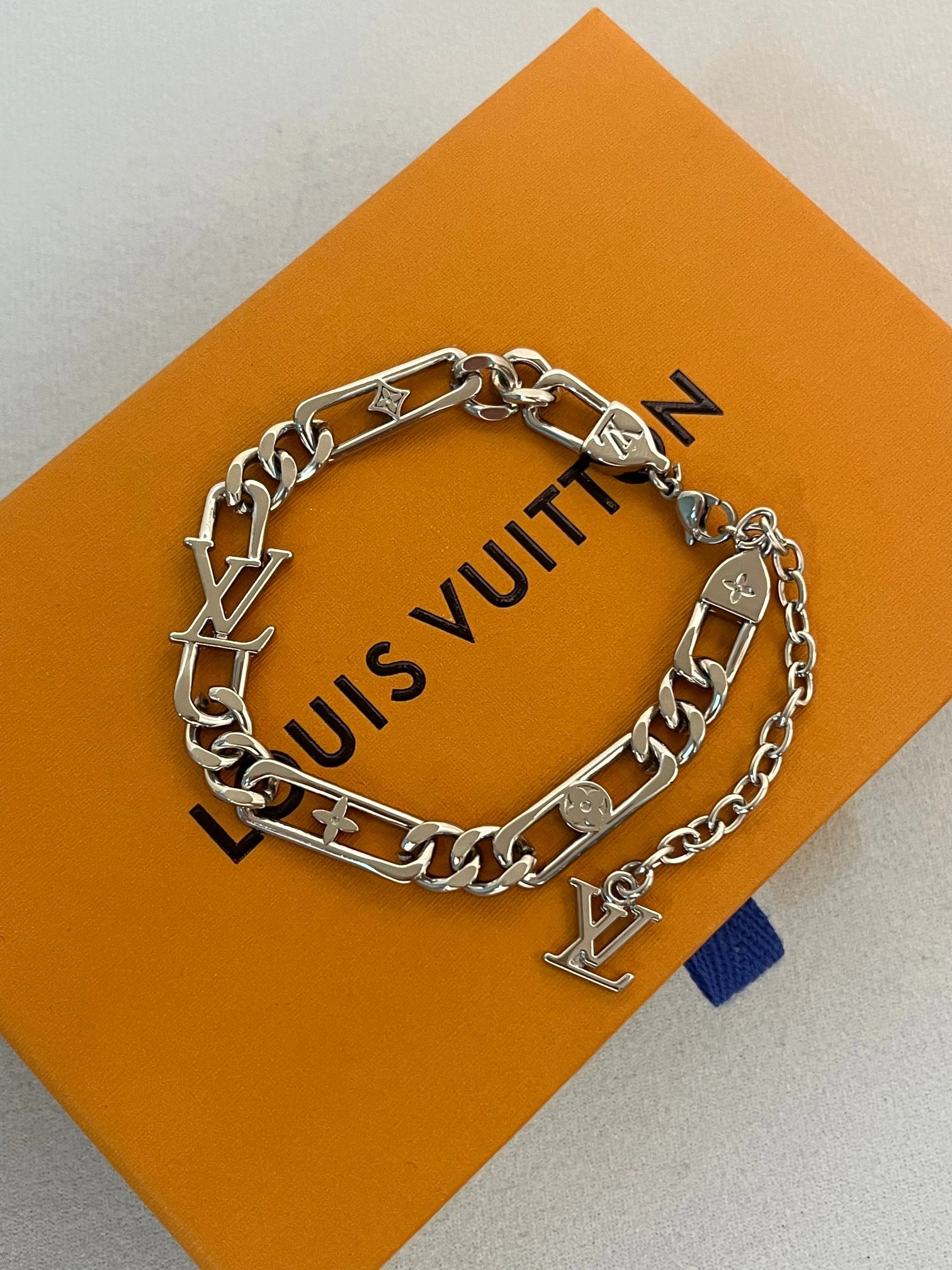 Barbara-- 8V bracelet M1314A item : E-S000K0916