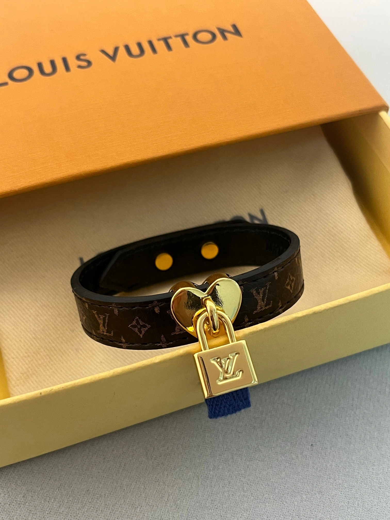 Barbara-- 8V bracelet M4264Z item : E-S000K0921