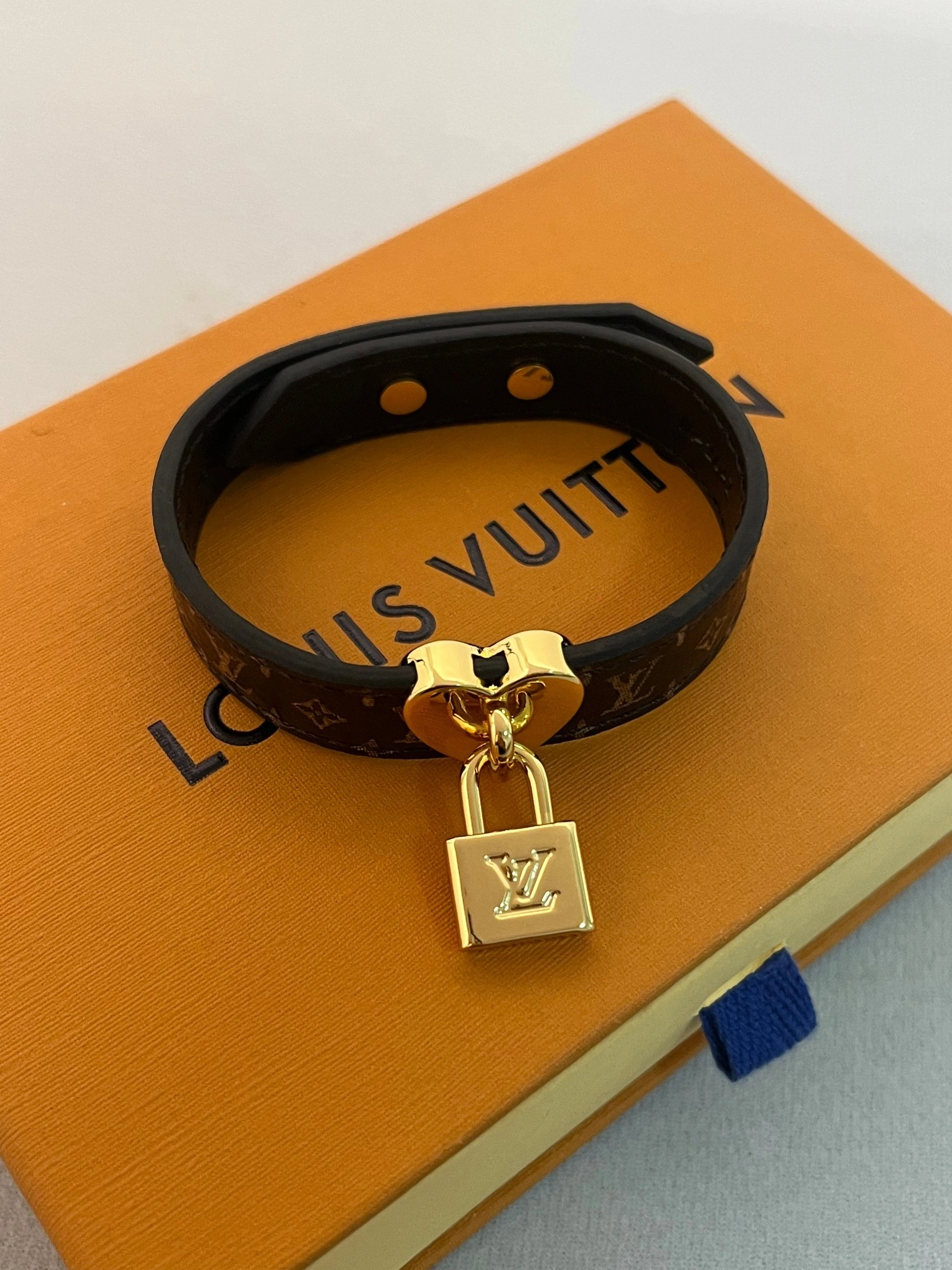 Barbara-- 8V bracelet M4264Z item : E-S000K0921
