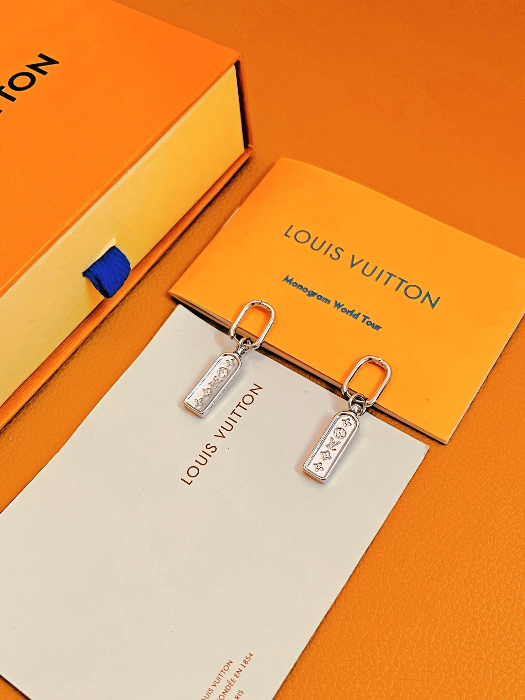 Barbara-- 8V earrings Q06946 2colour item : E-S006K0217-2H