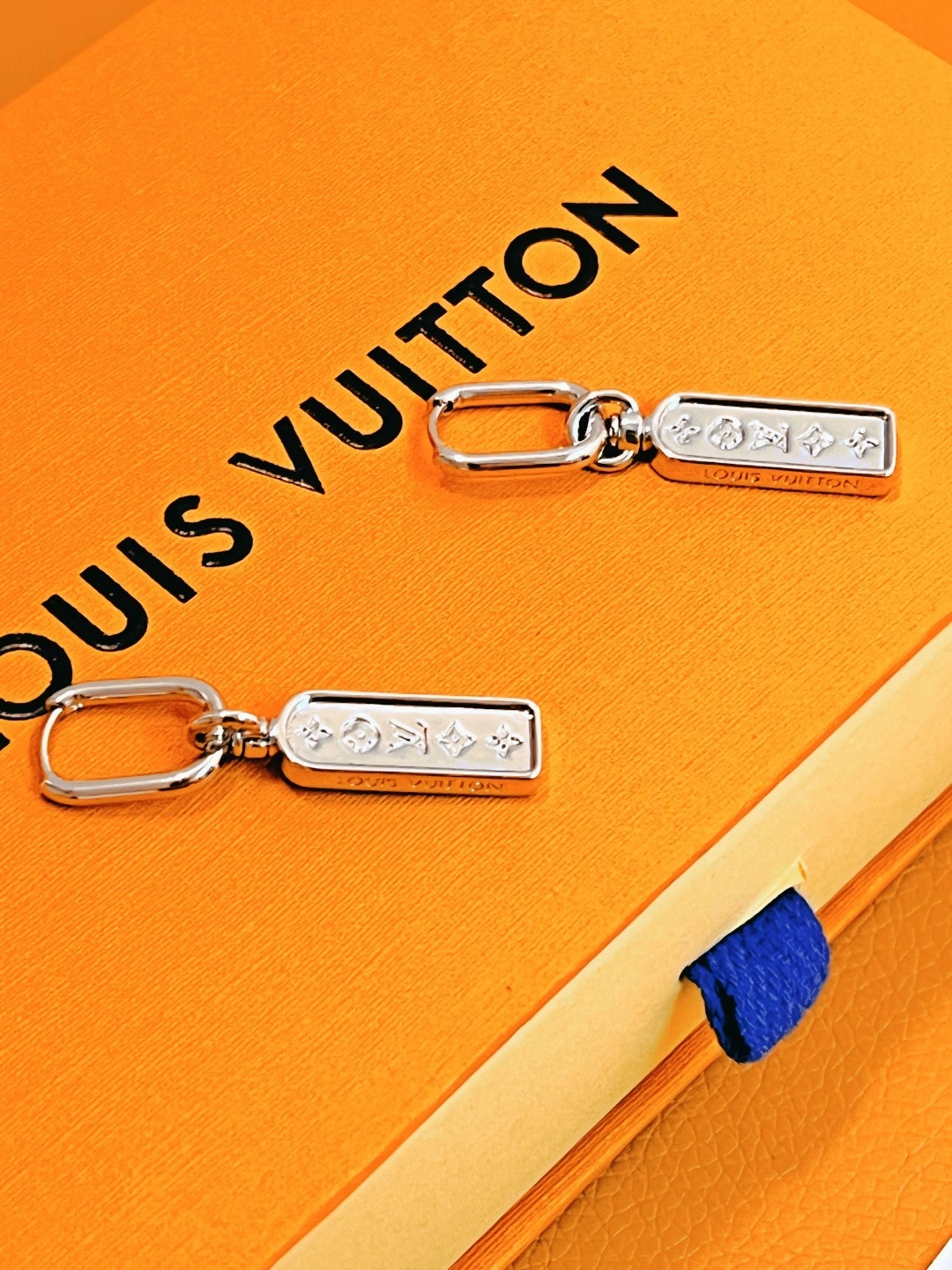 Barbara-- 8V earrings Q06946 2colour item : E-S006K0217-2H